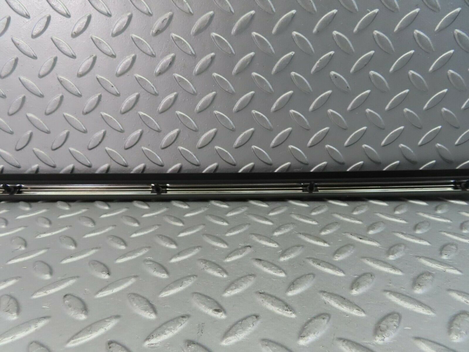 10290 Mercedes-Benz W116 Front Left Door Centre Moulding Trim