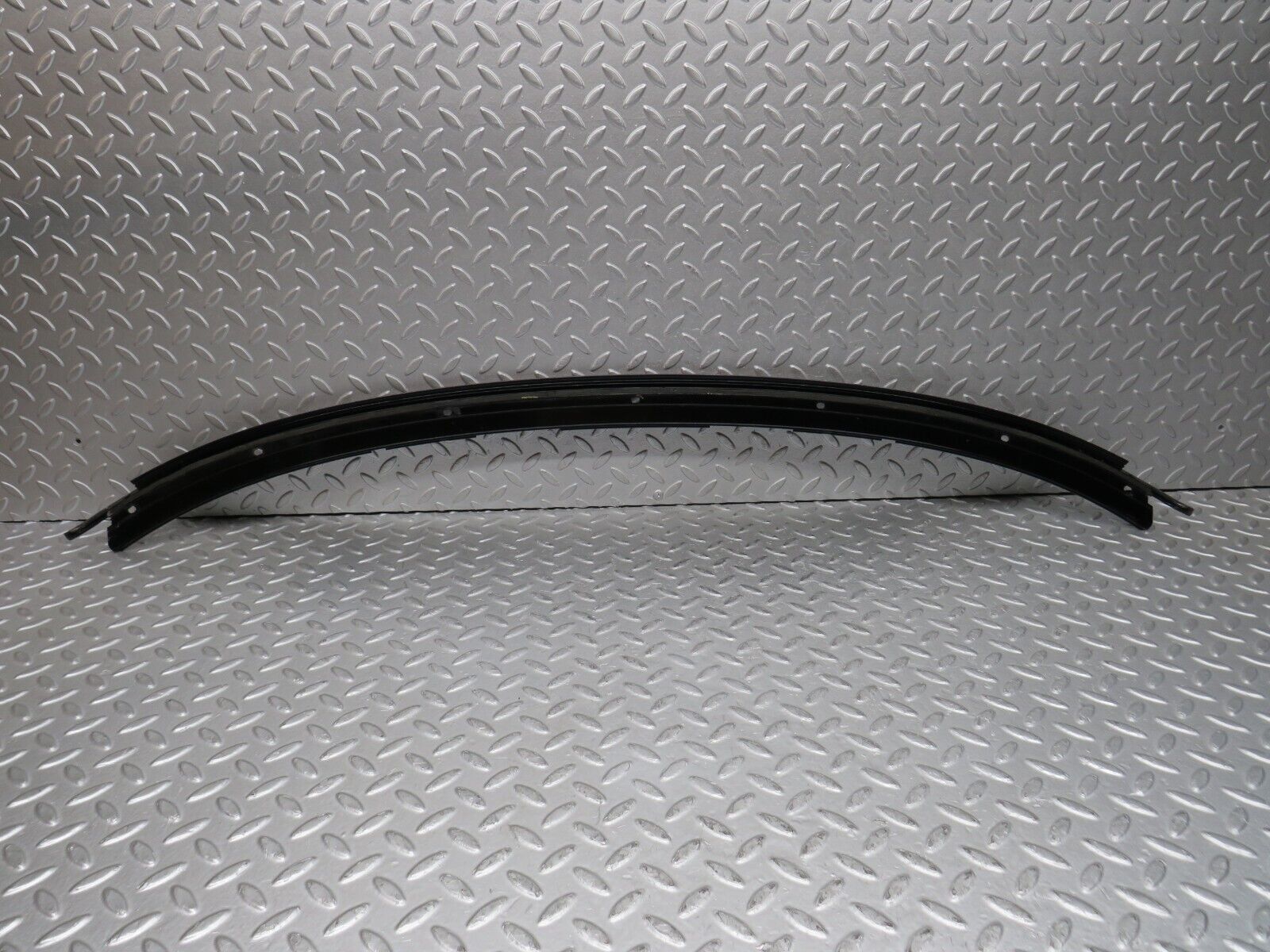 37889 Mercedes-Benz A124 320E Cabriolet Windscreen Top Moulding Trim