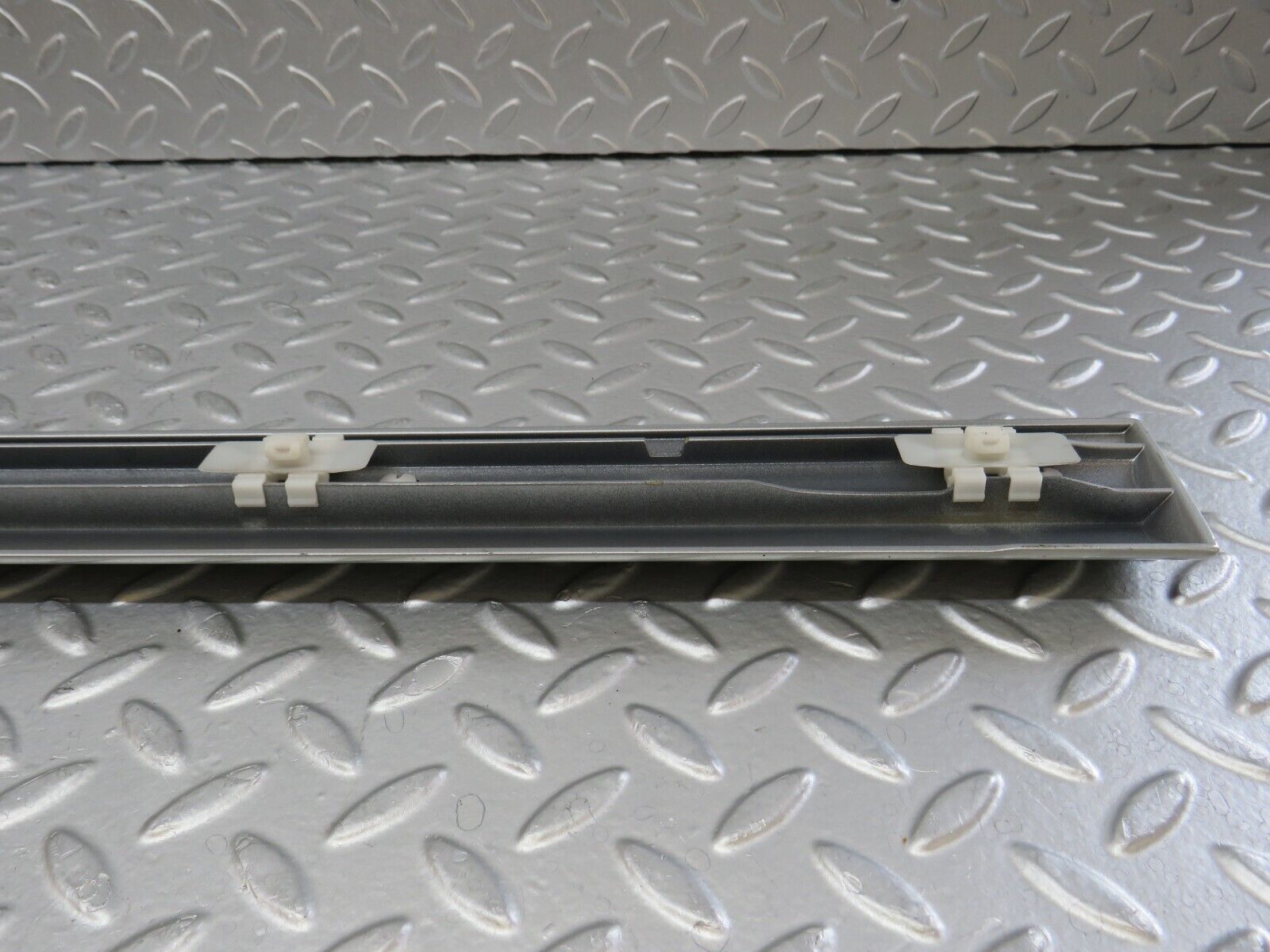 35013 Mercedes-Benz W210 320E Front Left Door Centre Moulding Trim 2106900382