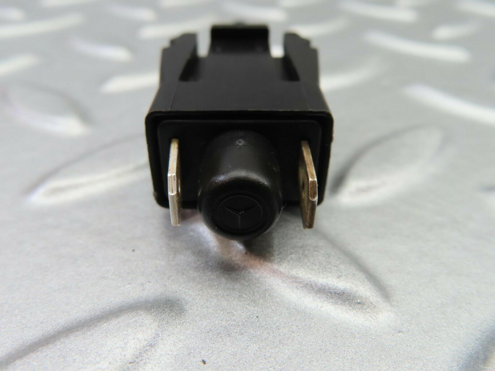 6508 Mercedes-Benz S124 E220 Wagon Door Contact Switch 0015458714