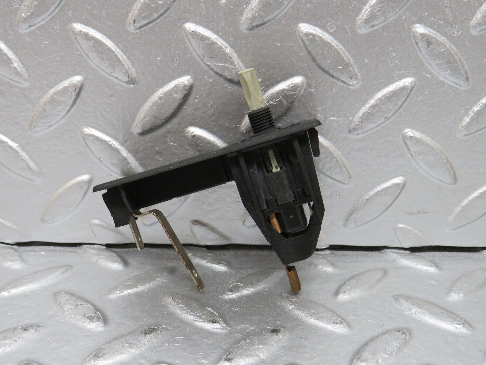 31781 Mercedes-Benz W201 190LE 1.8L Trunk Boot Light Switch 2018201211