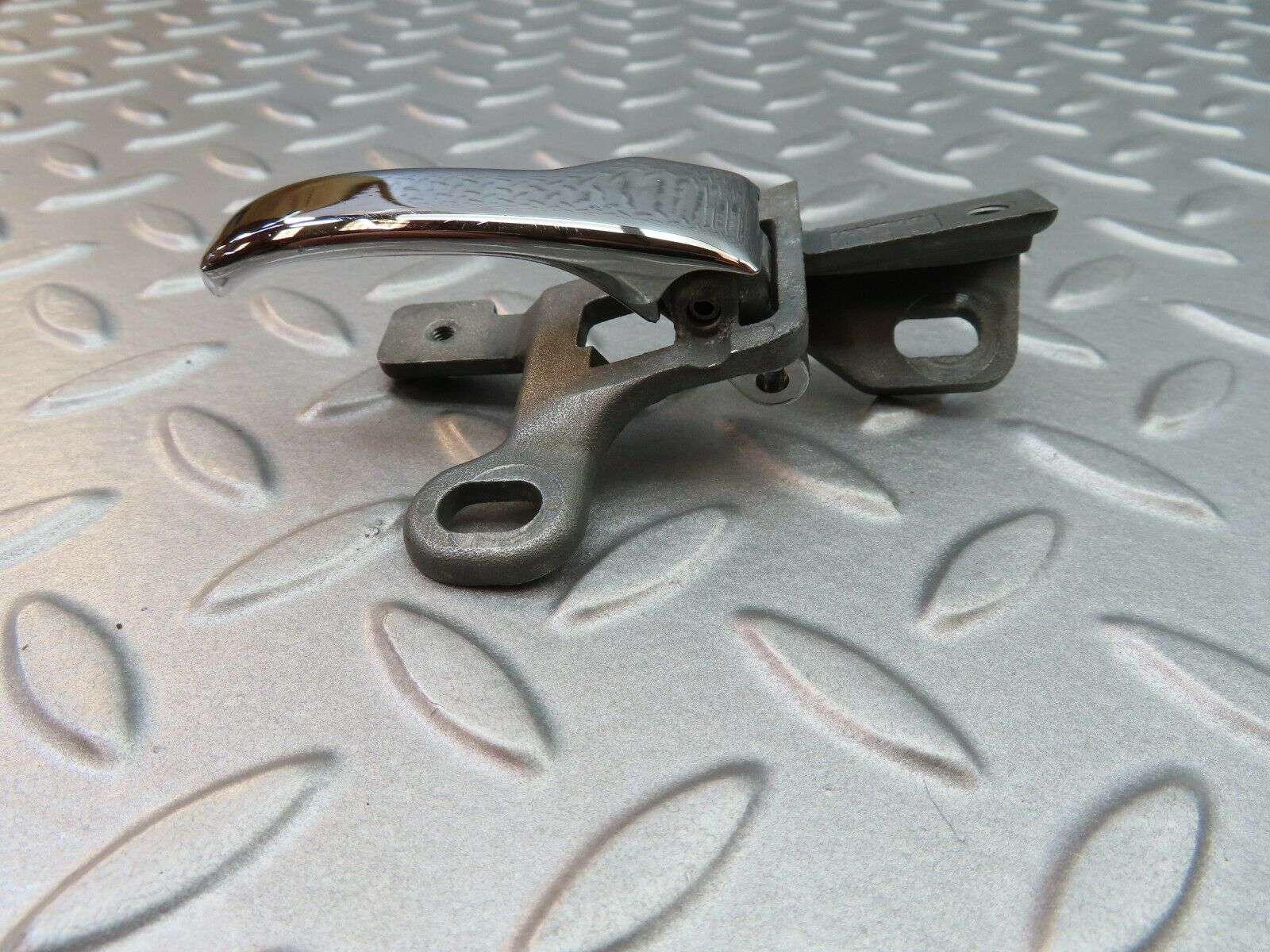 5811 Mercedes-Benz W123 200 Right Interior Door Handle 1237600261