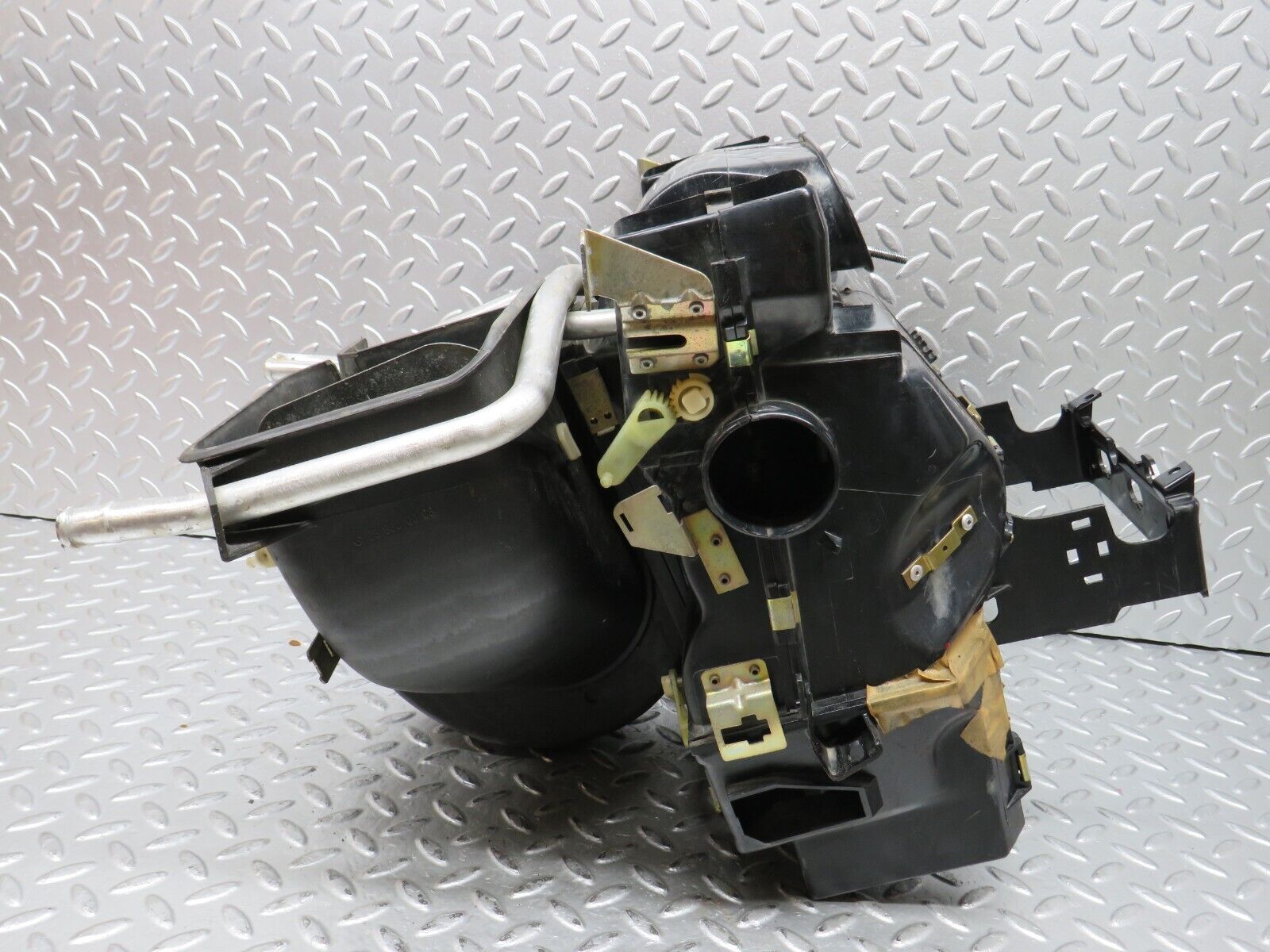 28122 Mercedes-Benz W123 280E Heater Box Blower Housing Behr 1238300008