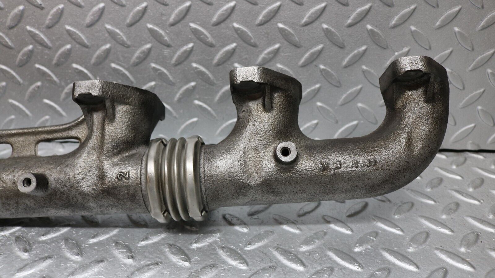 37249 Mercedes-Benz C126 420SEC Coupe Exhaust Manifold Right 1161422402 1161420602