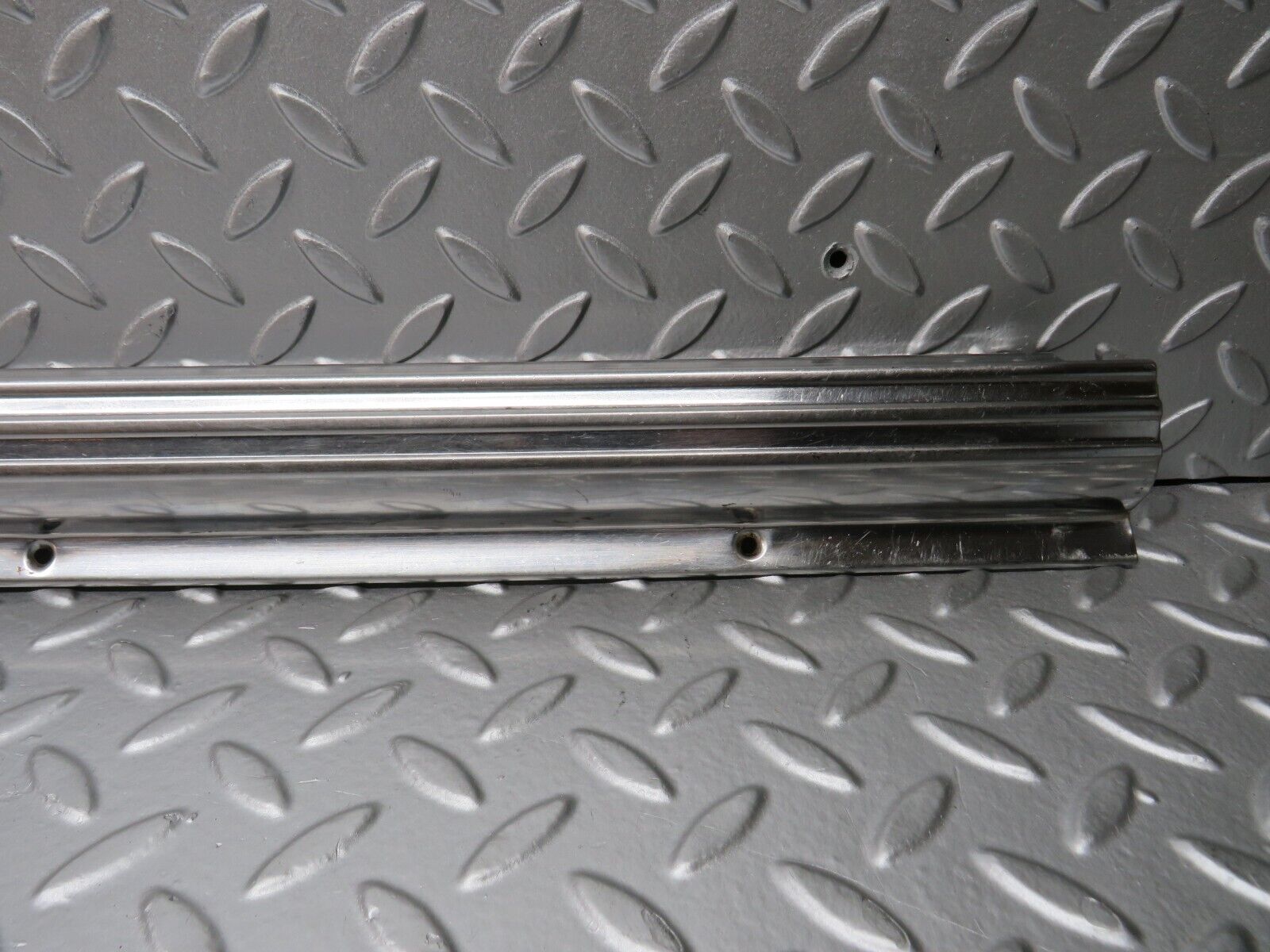 0844 Mercedes-Benz C107 350SLC Coupe Right Door Sill Chrome