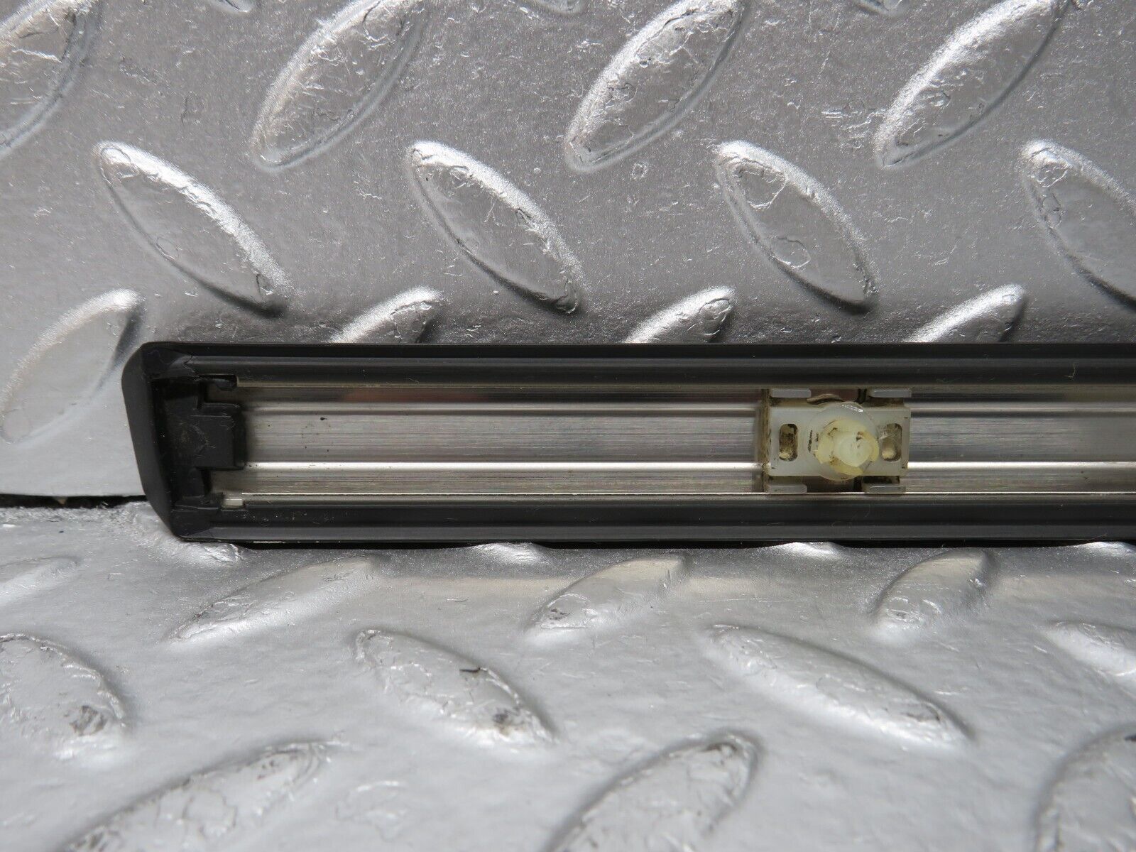 33780 Mercedes-Benz W201 190E 2.0L Front Right Fender Wing Centre Moulding Trim