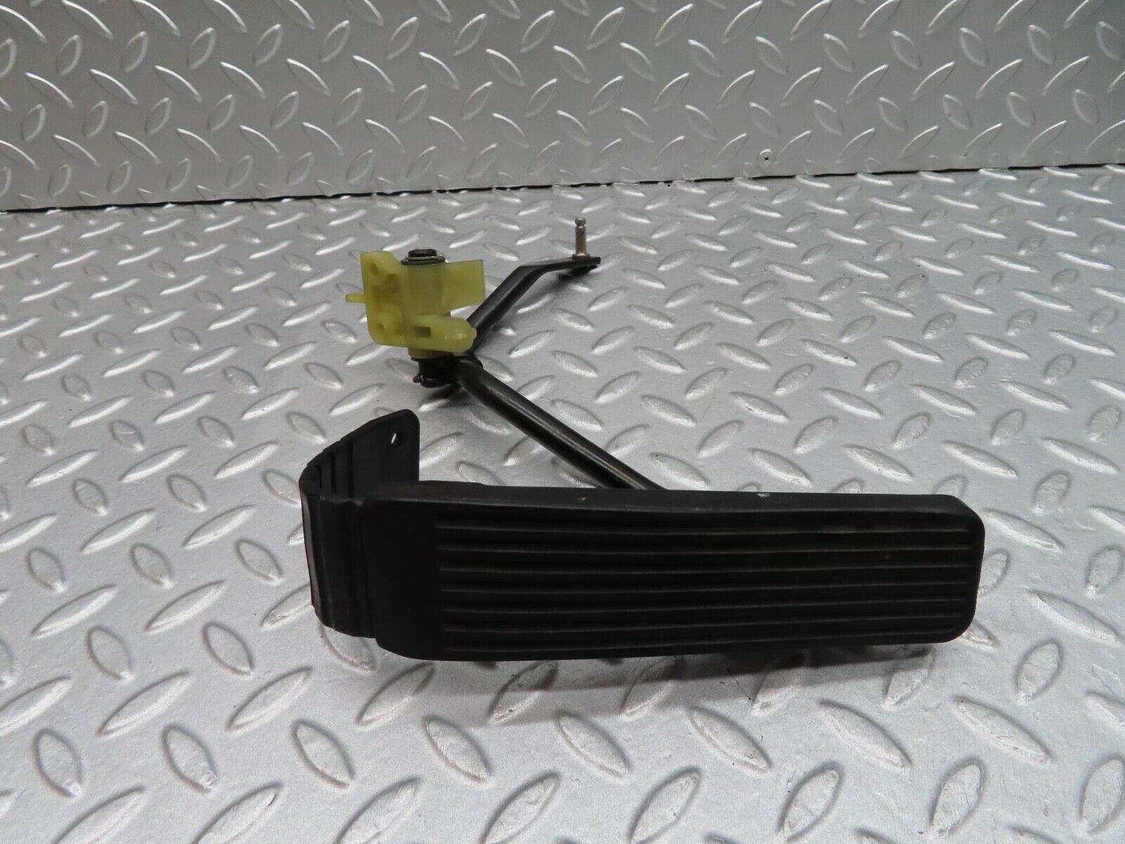11969 Mercedes-Benz R129 300SL Coupe Accelerator Pedal With Linkage