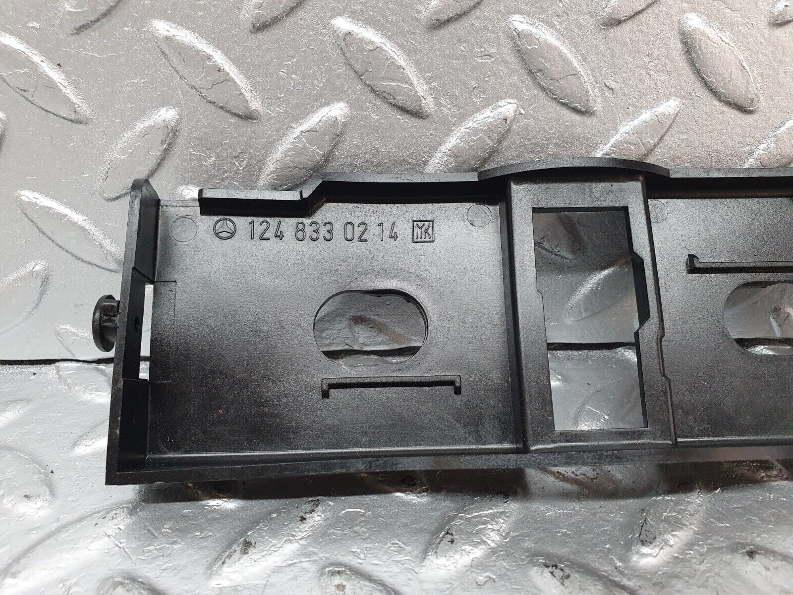 41560 Mercedes-Benz W124 200E Heating Regulator Holder 1248330214