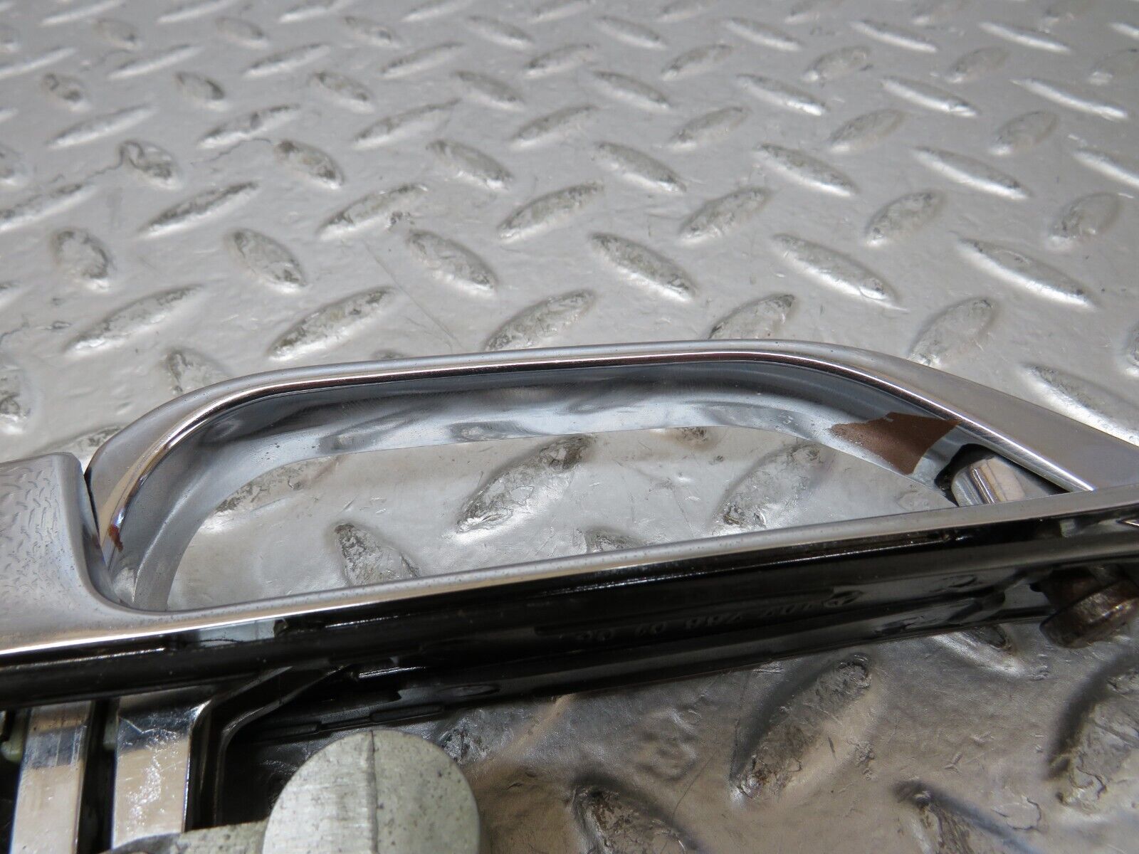 26083 Mercedes-Benz W116 450SE Chrome Door Handle Fr. Left No Key 1167600159