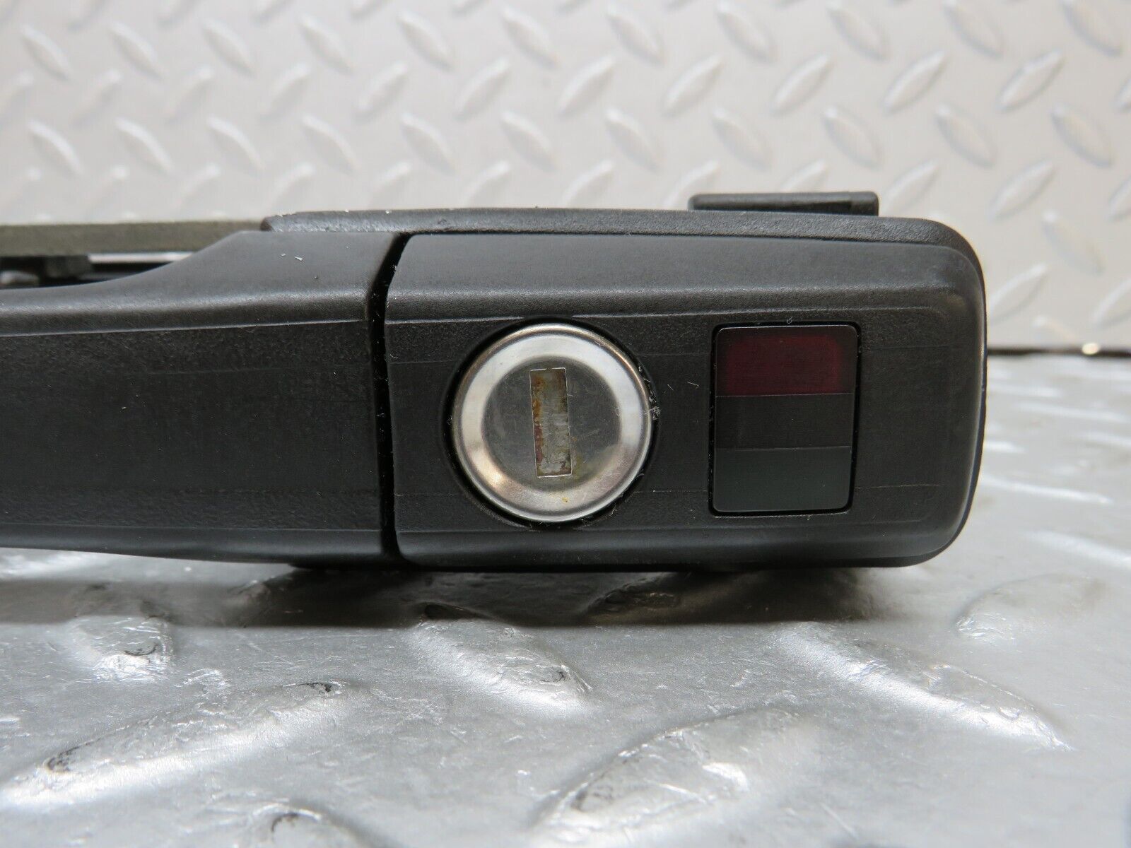 38463 Mercedes-Benz R129 280SL Coupe Left Door Exterior Handle With Key