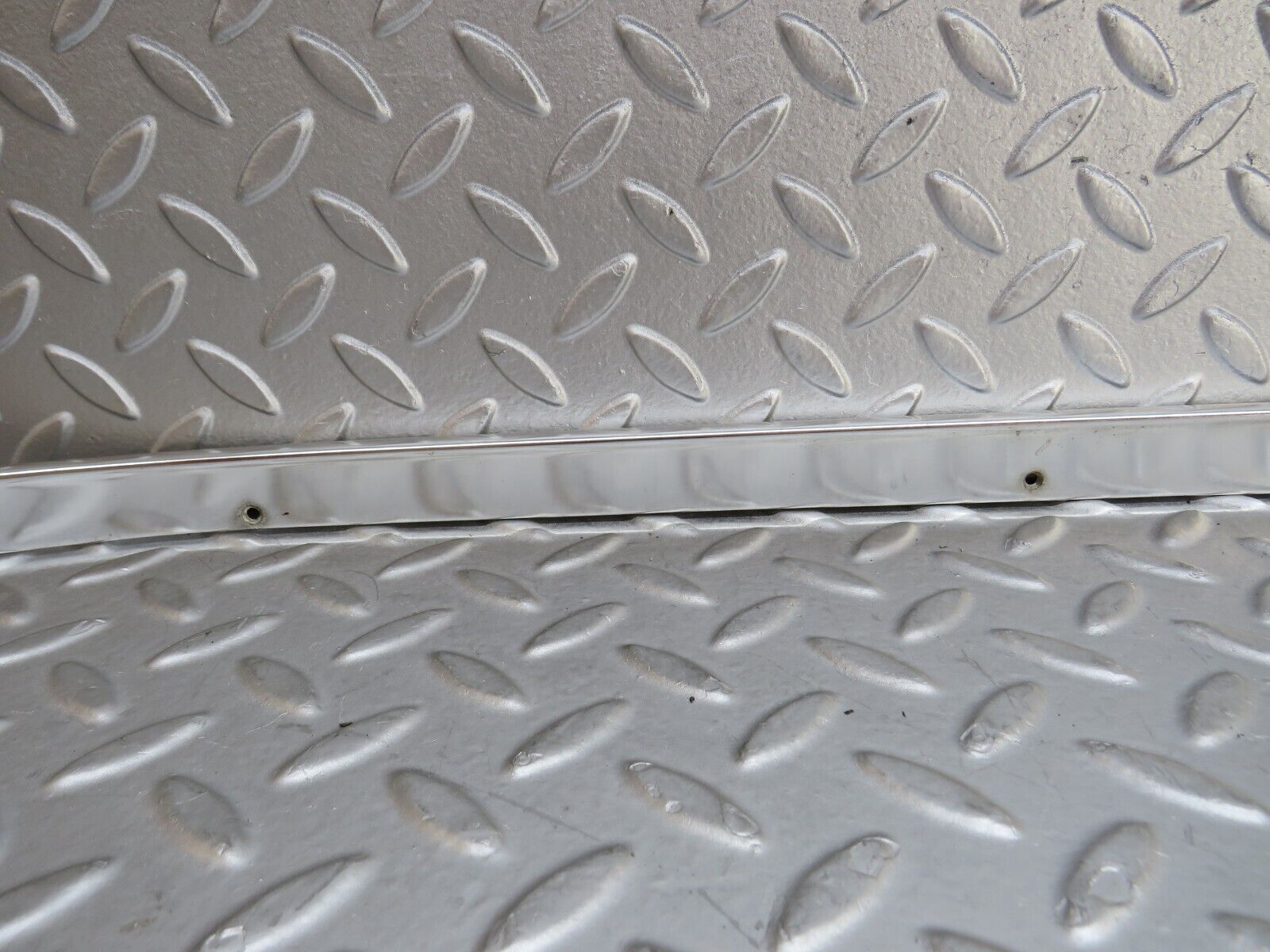 36324 Mercedes-Benz W126 420SE Roof Chrome Trim Right Side