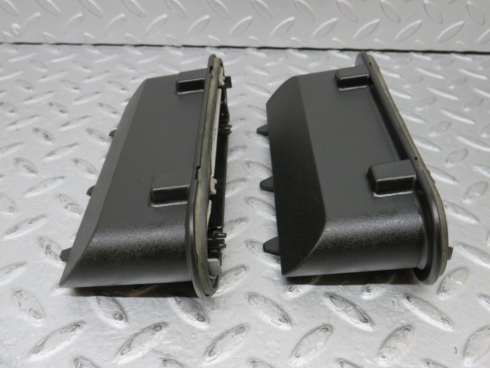 36465 Mercedes-Benz W201 190E 2.0L Trunk Breather Ventilation Valve 2x 2018300242