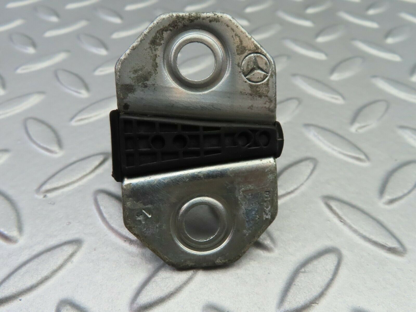 6758 Mercedes-Benz S124 E220 Wagon Door Lock Latch