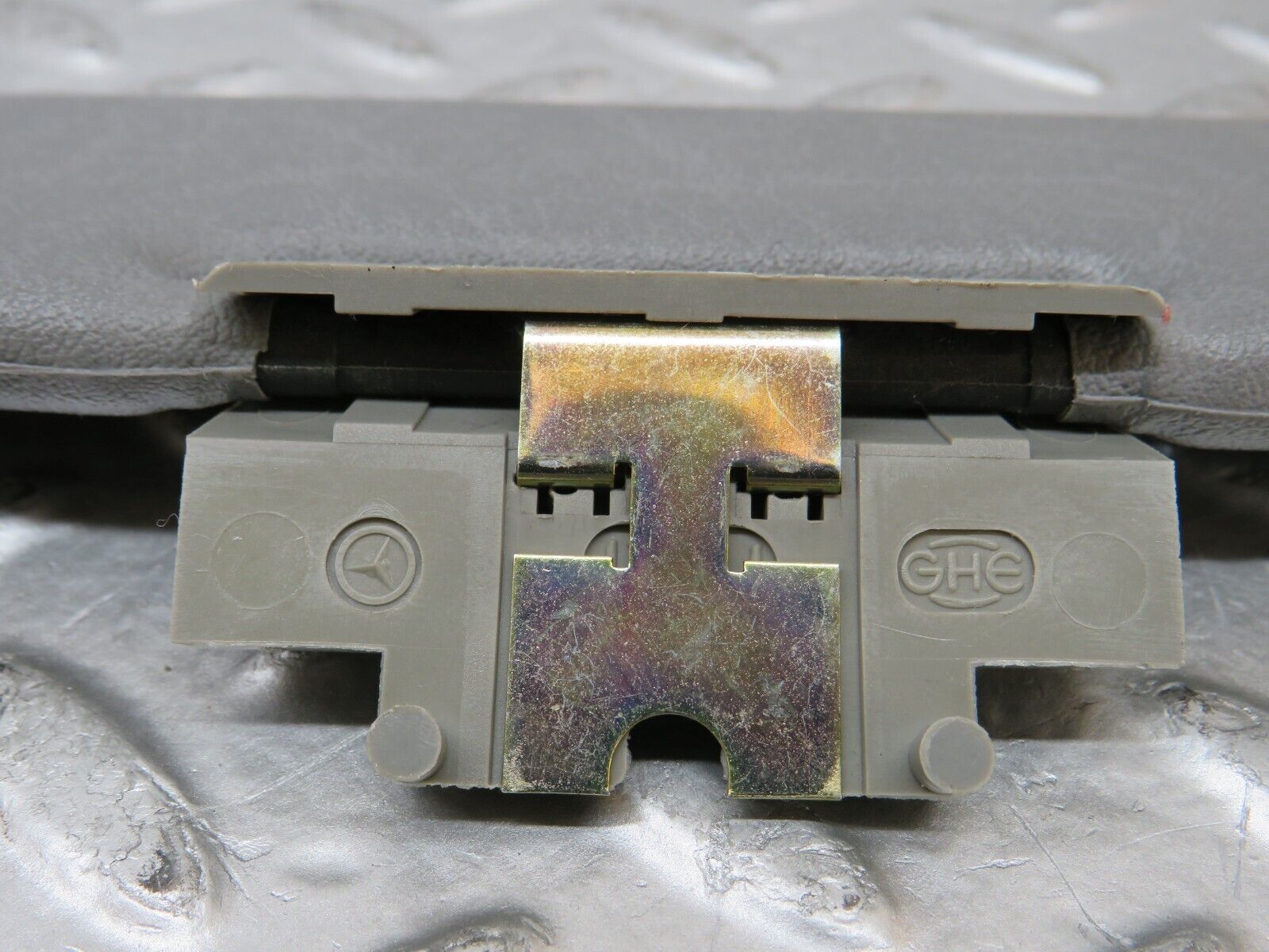 25899 Mercedes-Benz W124 280E Middle Sun Visor Grey