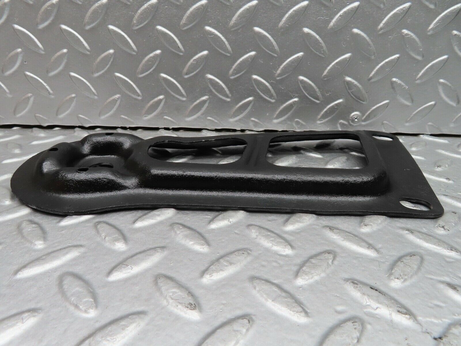 21289 Mercedes-Benz W123 230E Rear Suspension Axle Mounting Bracket