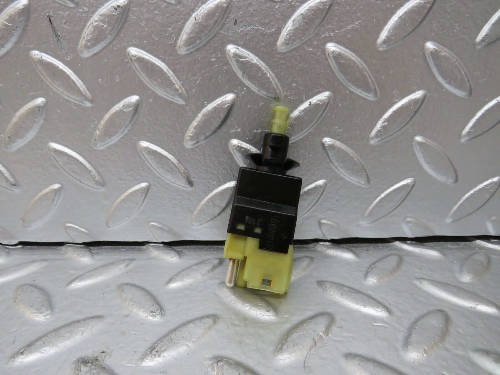 25682 Mercedes-Benz W124 280E Brake Light Switch 0005459909