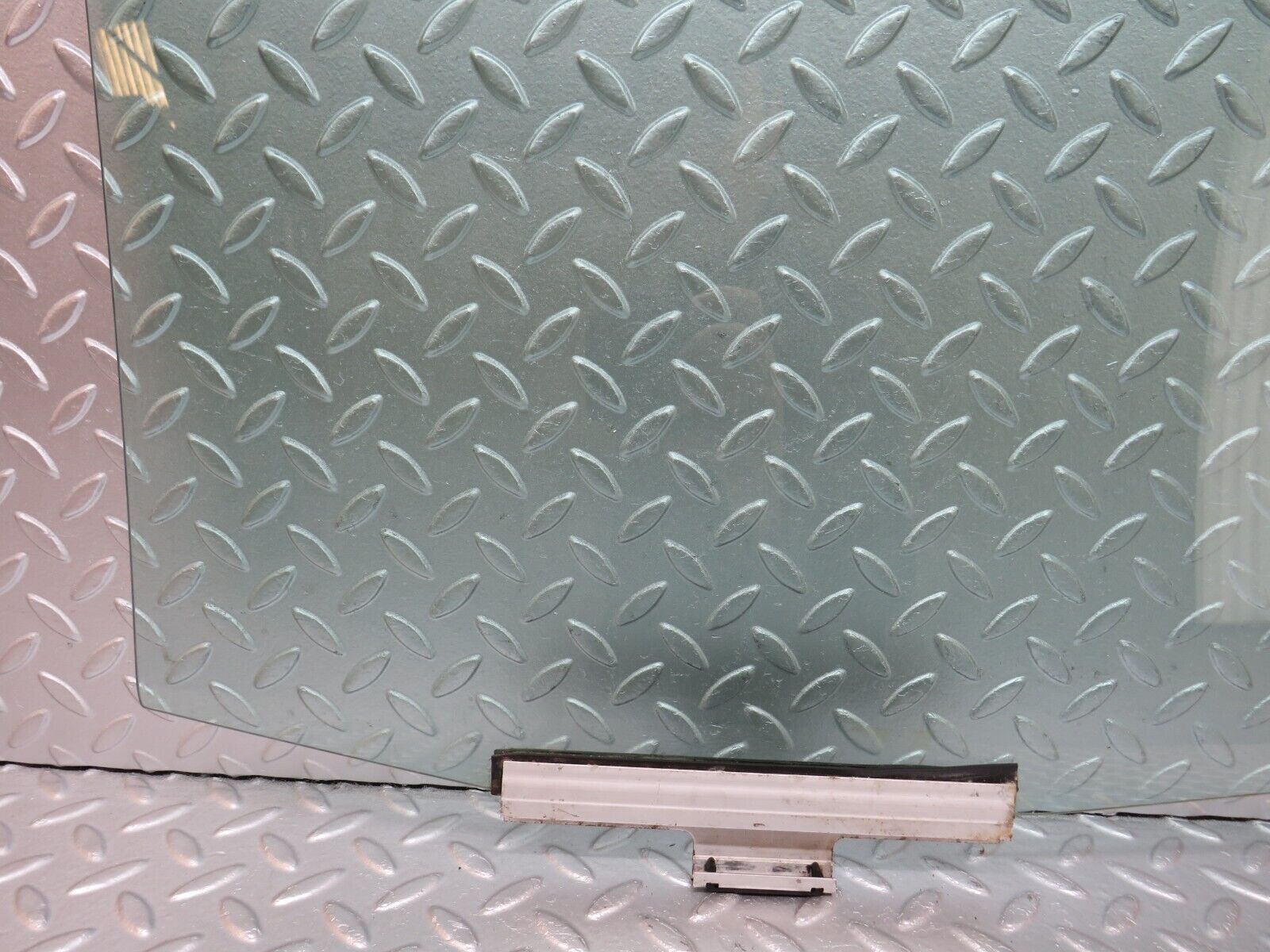 33993 Mercedes-Benz W124 260E Rear Left Door Window Glass