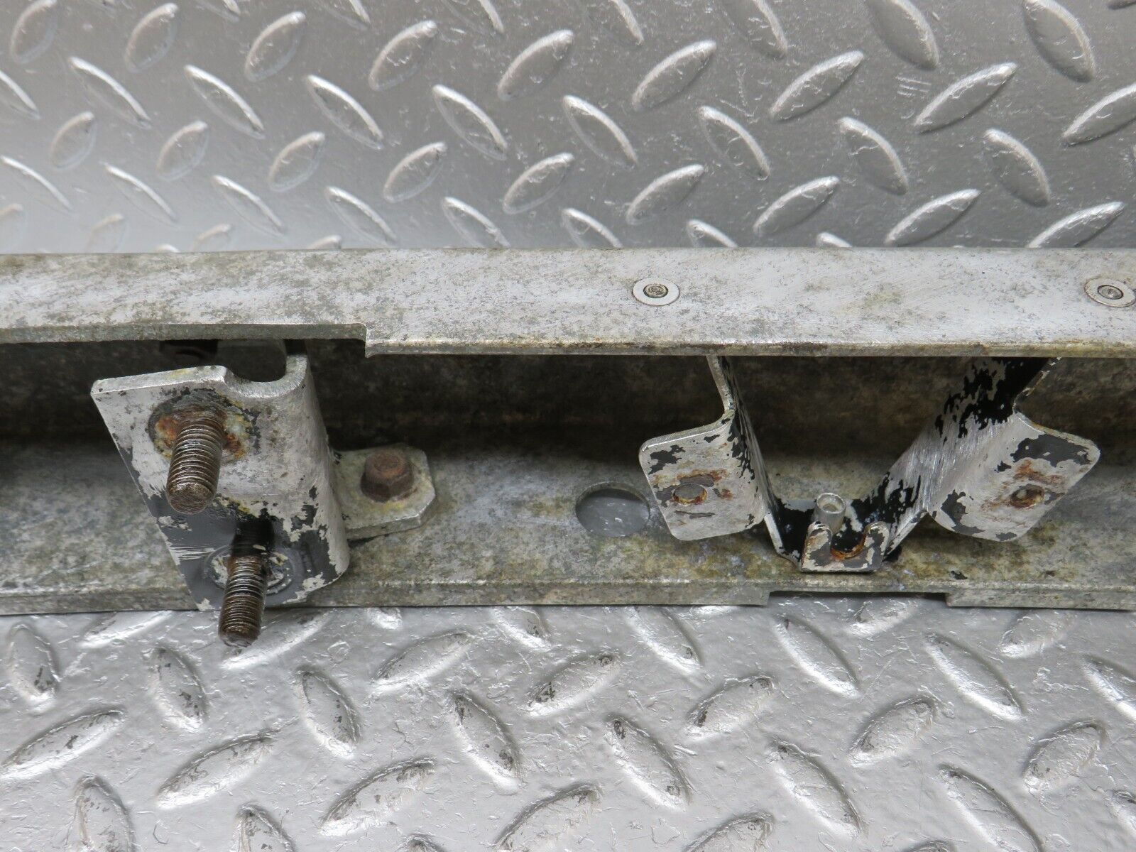 34463 Mercedes-Benz C126 380SEC Coupe Front Bumper Bracket 1268850101