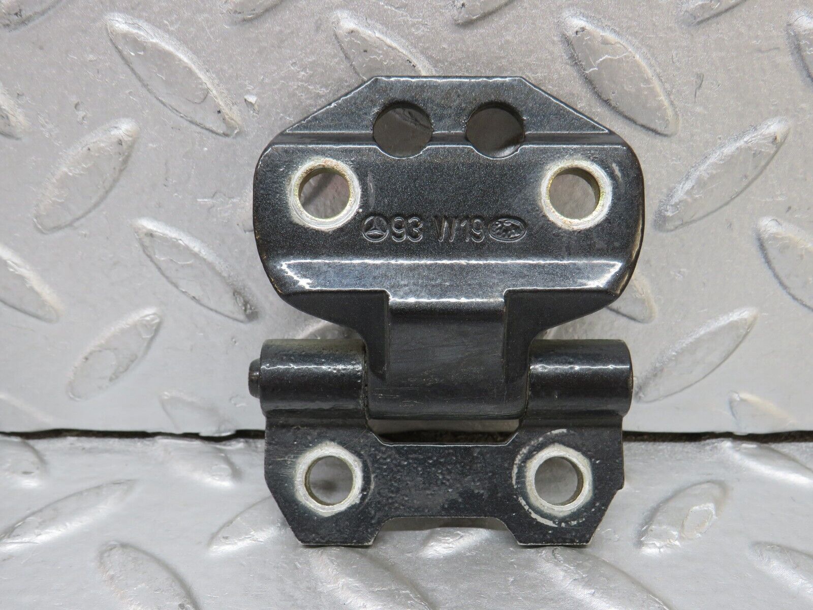 37737 Mercedes-Benz A124 320E Cabriolet Door Hinge Right Side