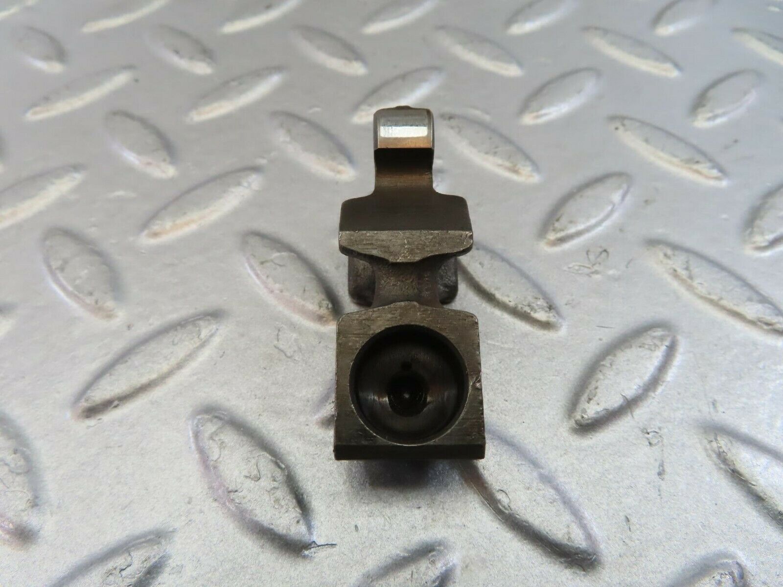 9869 Mercedes-Benz C123 280CE Coupe Valve Rocker Arm With Retaining Spring