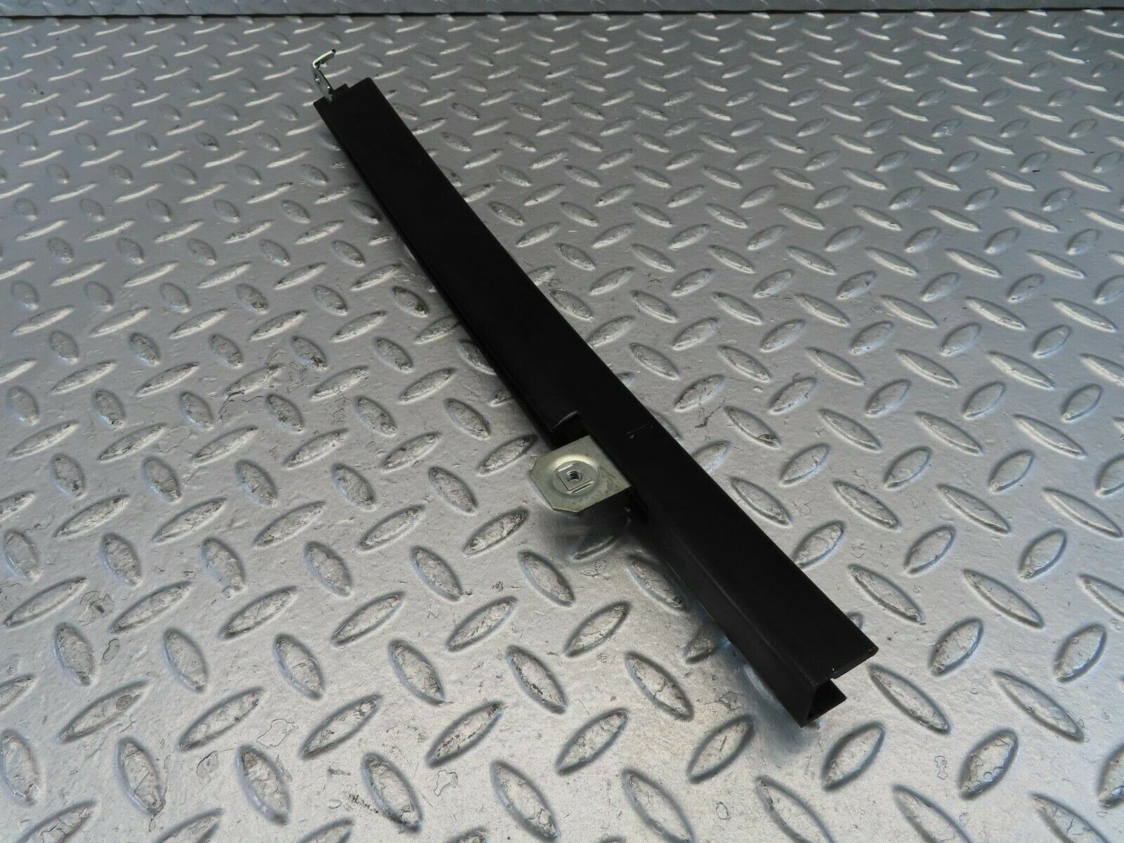 11200 Mercedes-Benz W221 S320 Rear Left Door Window Channel 2217300119