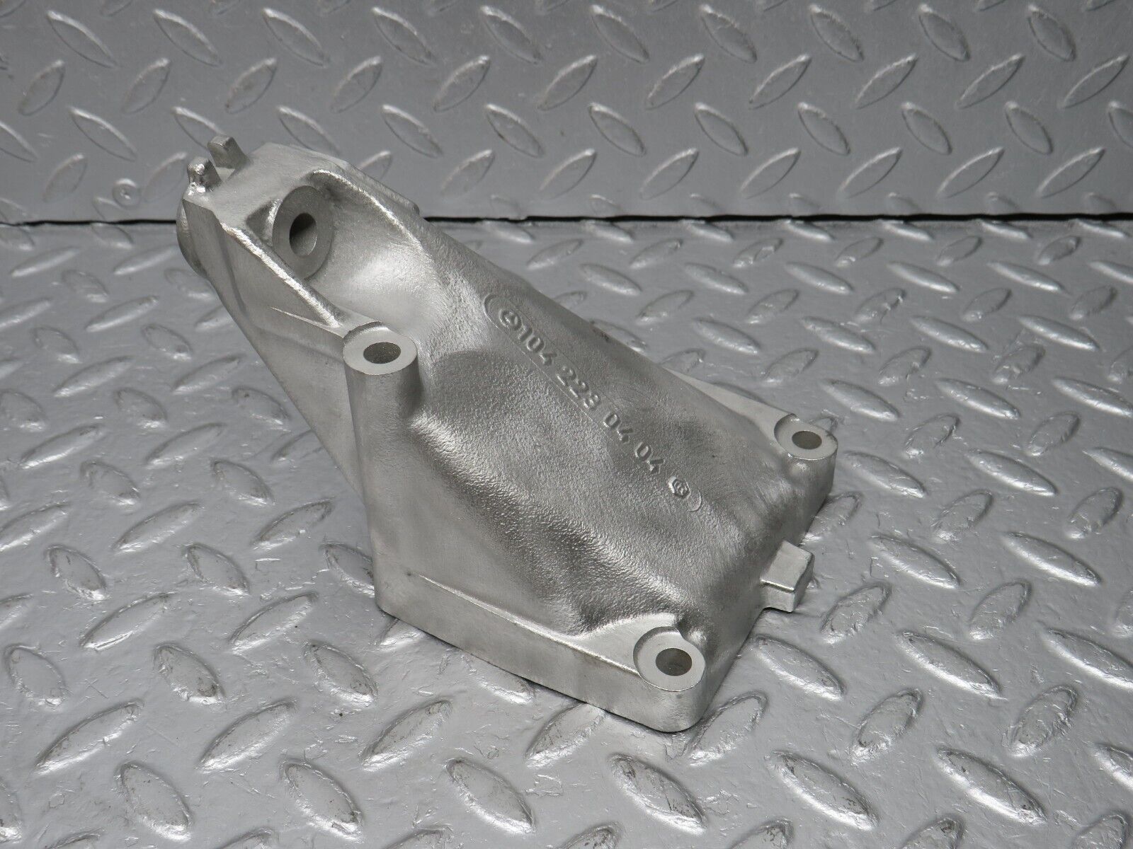 39427 Mercedes-Benz R129 320SL Coupe Engine Mount Bracket Left Side 1042230404