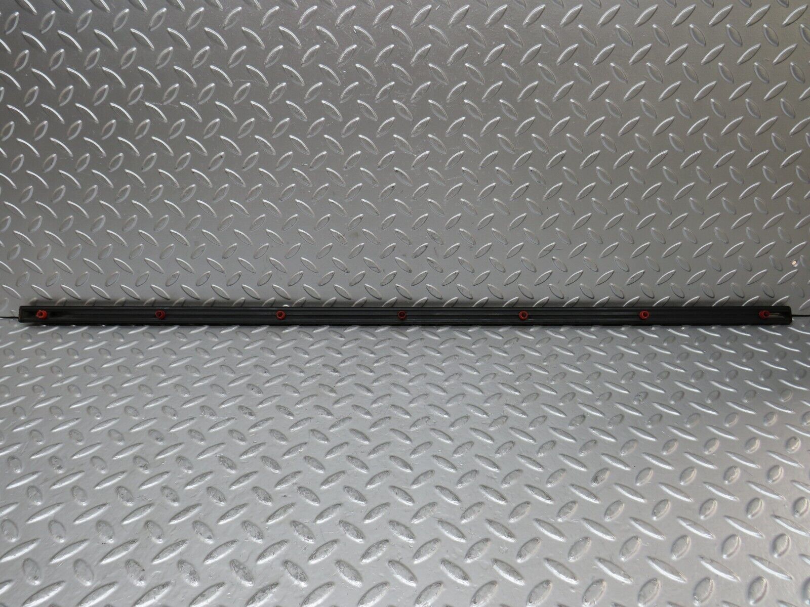 27894 Mercedes-Benz W123 280E Front Right Door Centre Moulding Trim