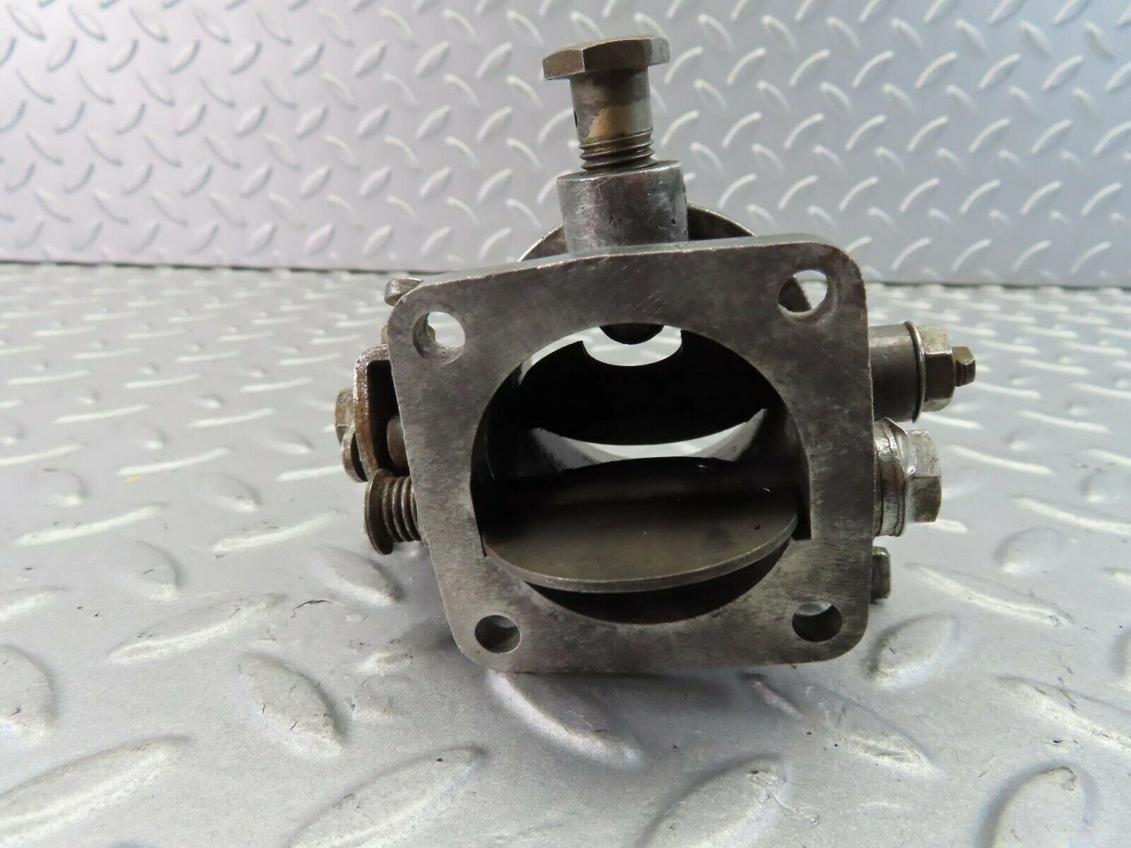 7970 Mercedes-Benz W115 220D Throttle Body 6150710206