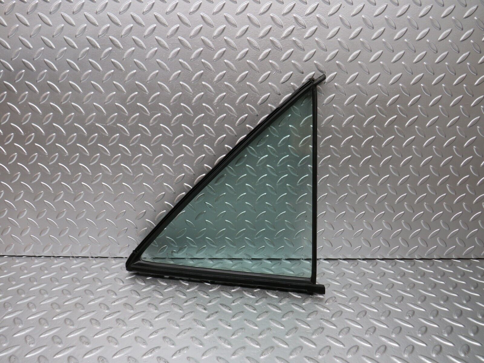 25131 Mercedes-Benz W201 190D Rear Left Quarter Window Glass 2017350524