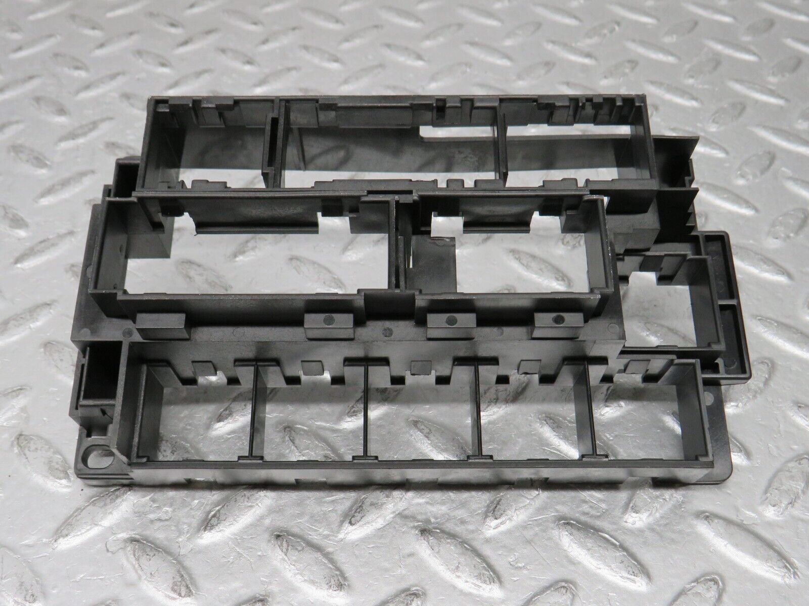 37943 Mercedes-Benz A124 320E Cabriolet Fuse Relay Holder Bracket 1245450140