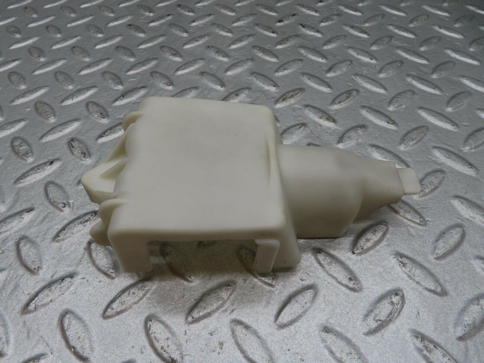 16221 Mercedes-Benz W124 260E Rear Door Lock Vacuum Actuator Cover 1248050590