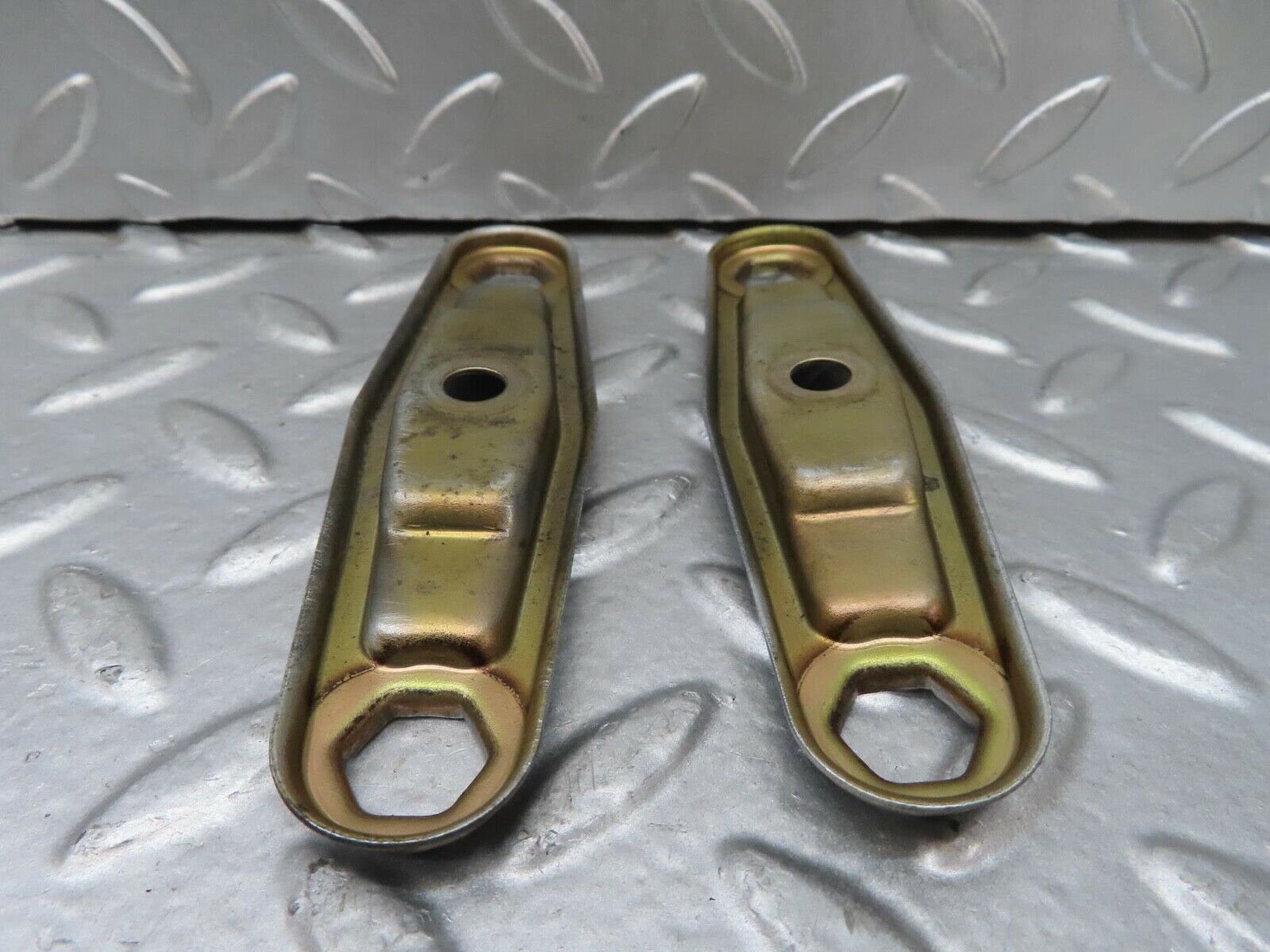 15329 Mercedes-Benz W123 230E Fuel Injector Bracket