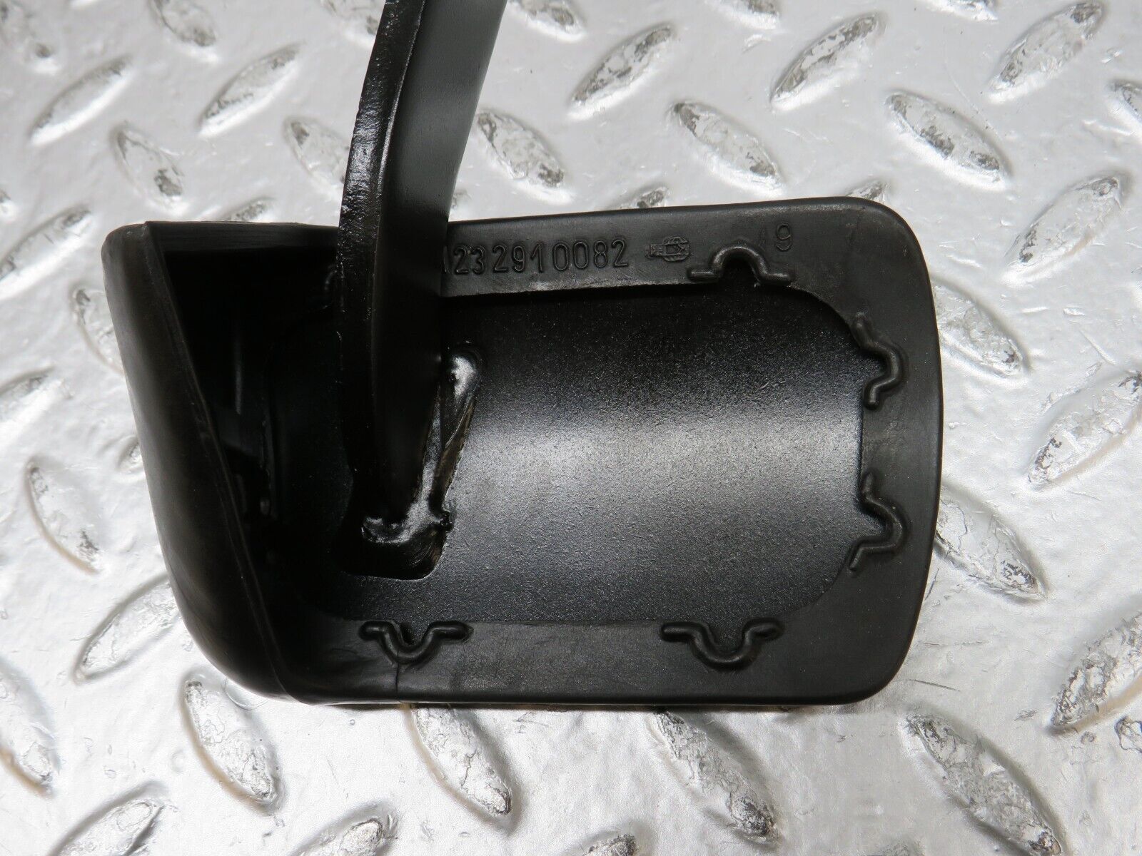 32136 Mercedes-Benz W123 230E Brake Pedal With Rubber 1232910082