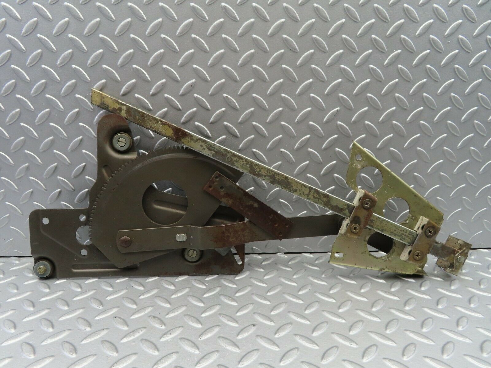 7172 Mercedes-Benz C107 350SLC Coupe Rear Right Power Window Regulator