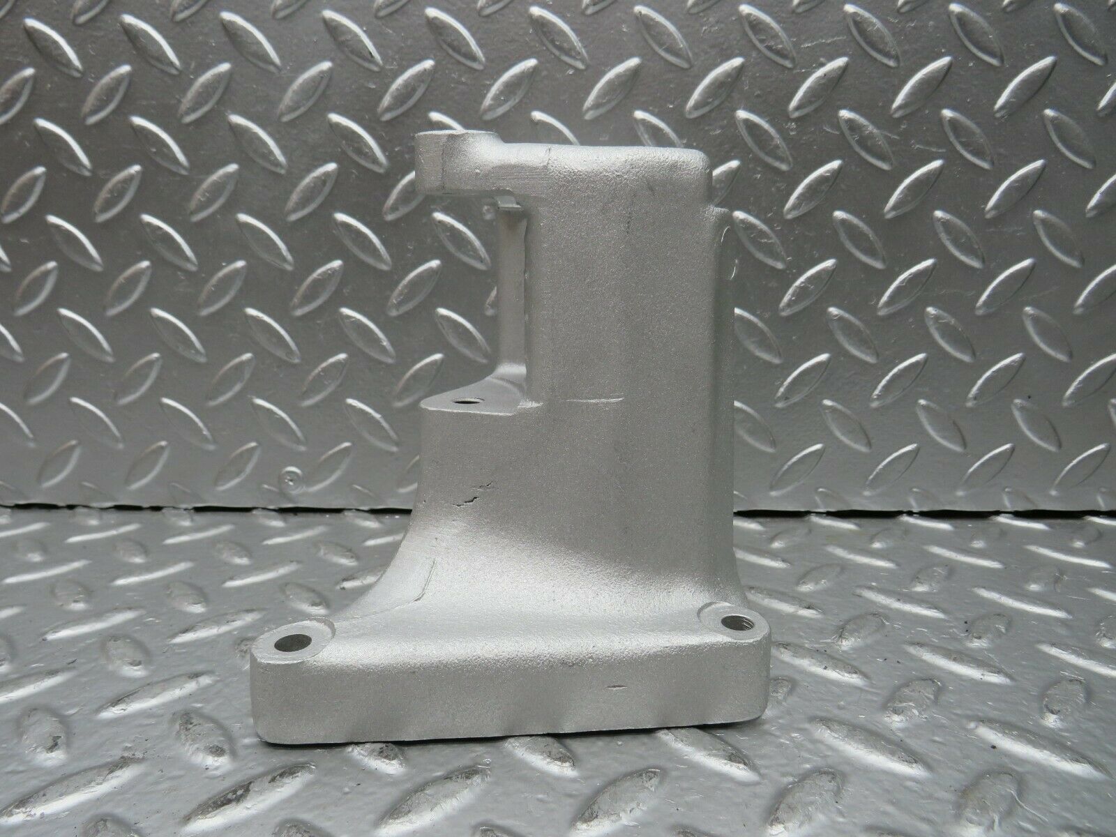 22829 Mercedes-Benz C107 450SLC Coupe Alternator Generator Bracket 1161551135