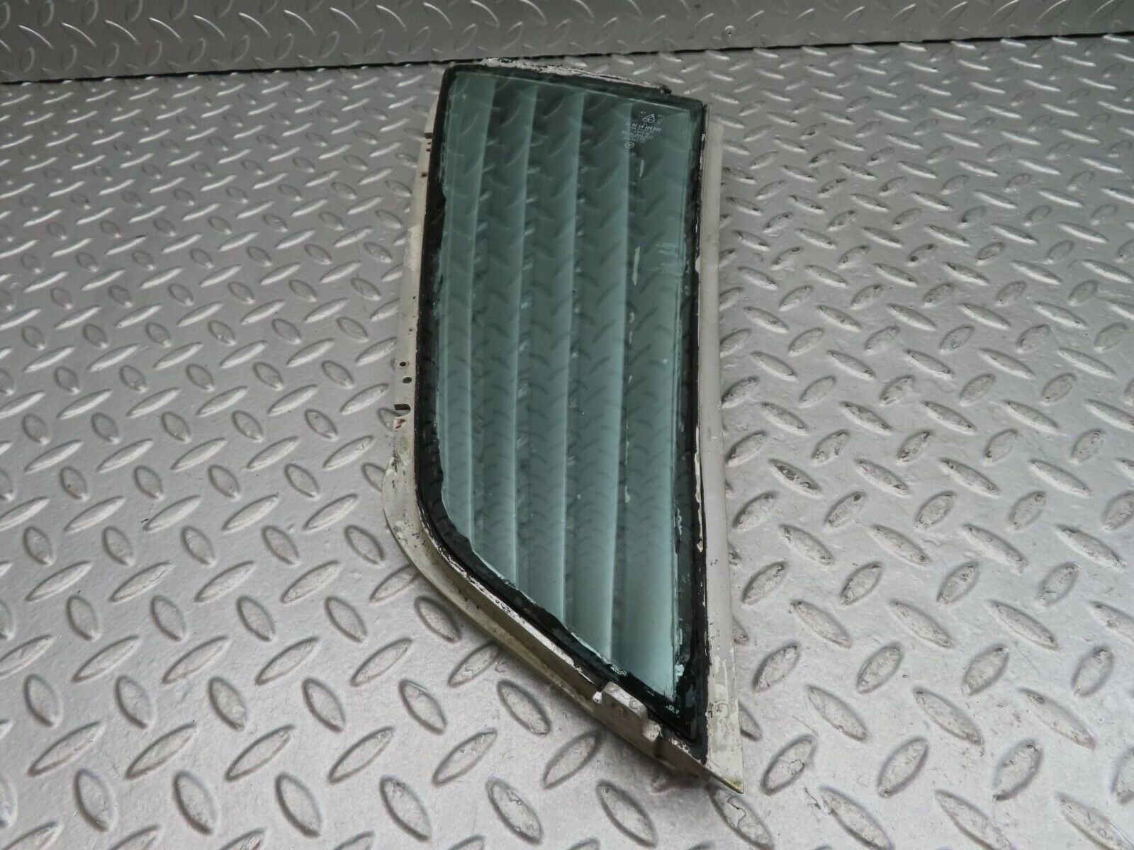 16585 Mercedes-Benz C107 380SLC Side Window Louvre Rear Right