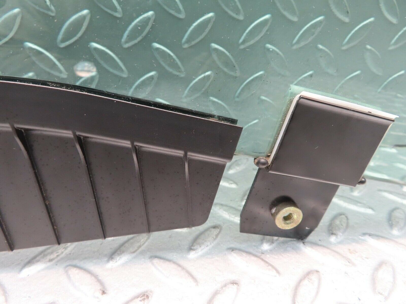 11228 Mercedes-Benz W221 S320 Front Left Door Window Glass