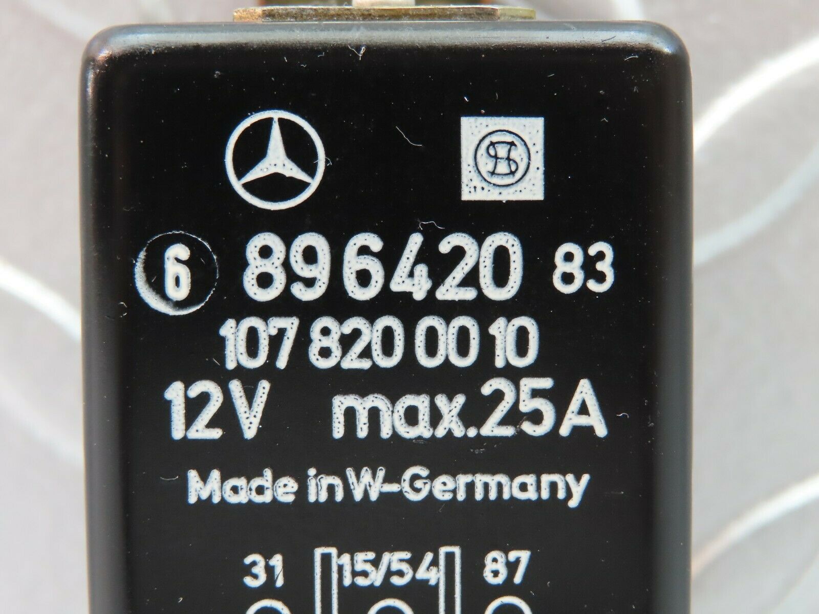 5792 Mercedes-Benz W123 200 Rear Heated Window Relay 1078200010