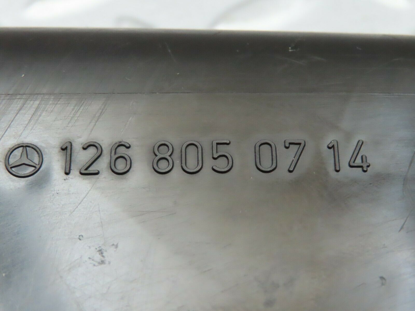 6059 Mercedes-Benz W126 380SE Central Locking Vacuum Pump Cover 1268050714