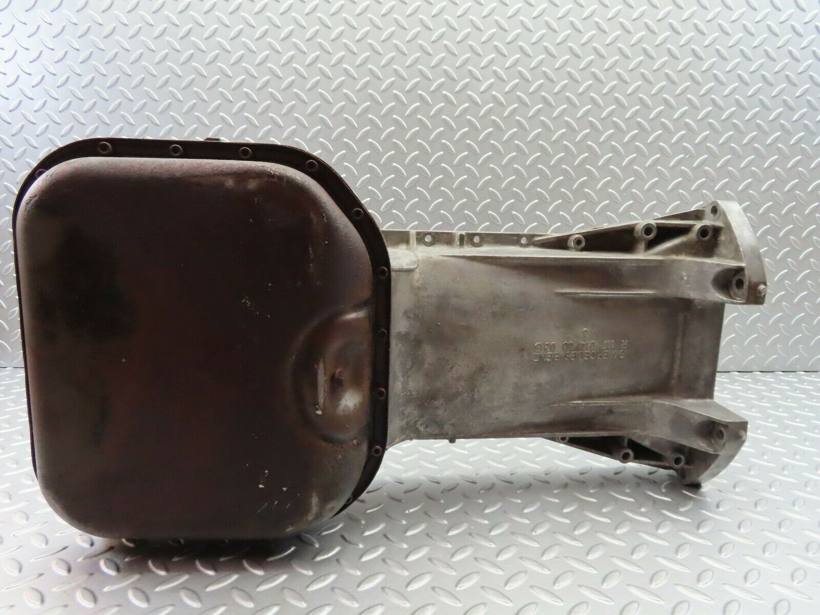 6657 Mercedes-Benz S124 E220 Wagon Oil Sump 1170140002