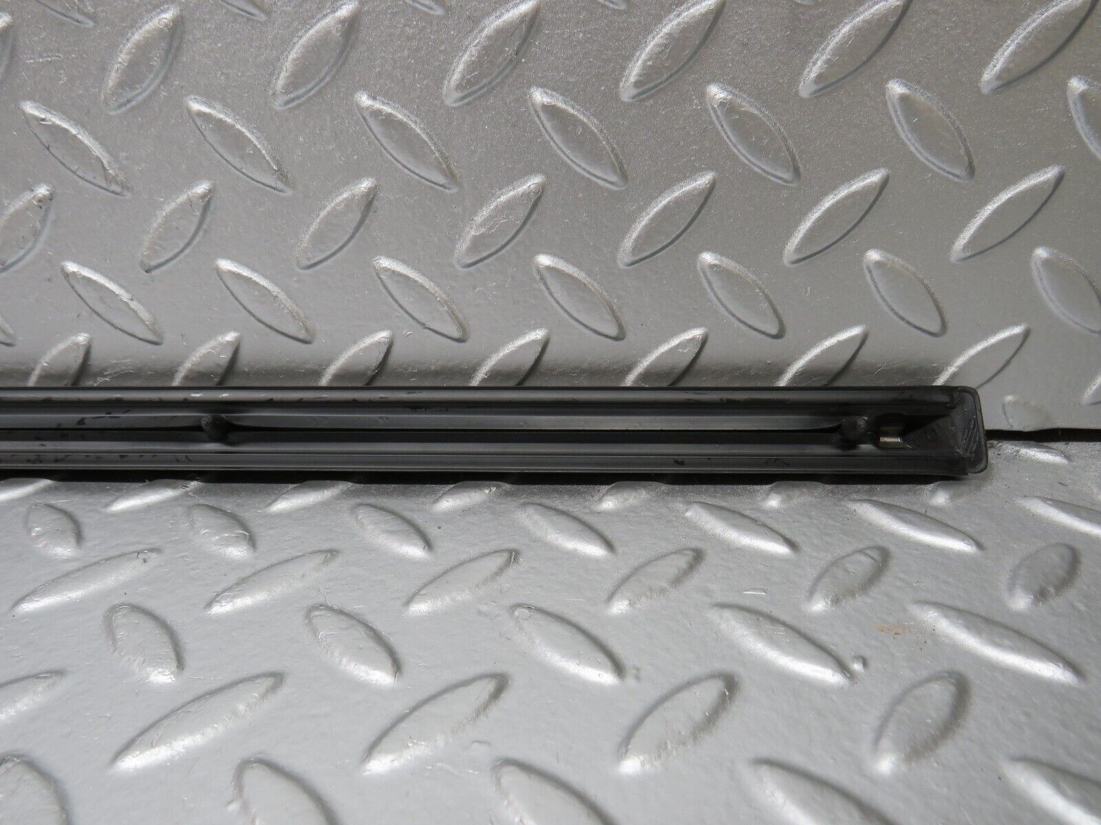 33630 Mercedes-Benz W123 Front Left Door Centre Moulding Trim