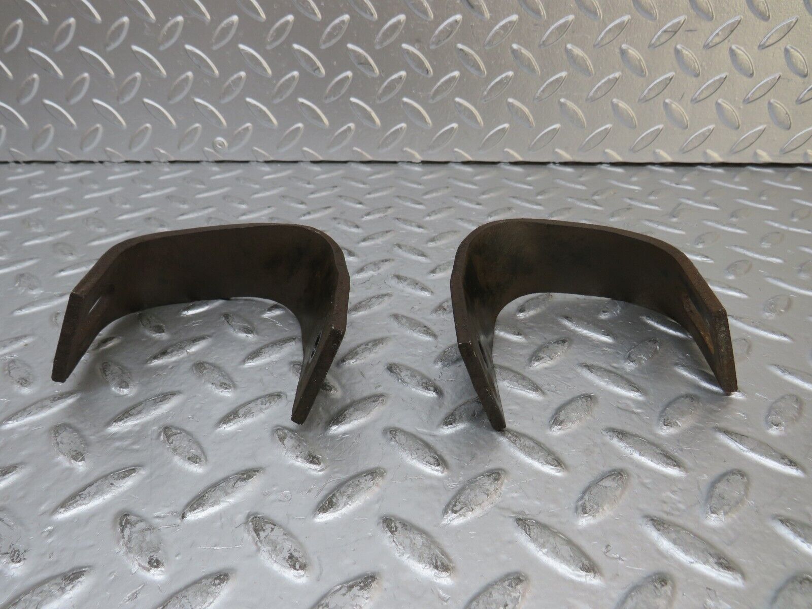 27089 Mercedes-Benz W123 280E Front Bumper Bracket Pair