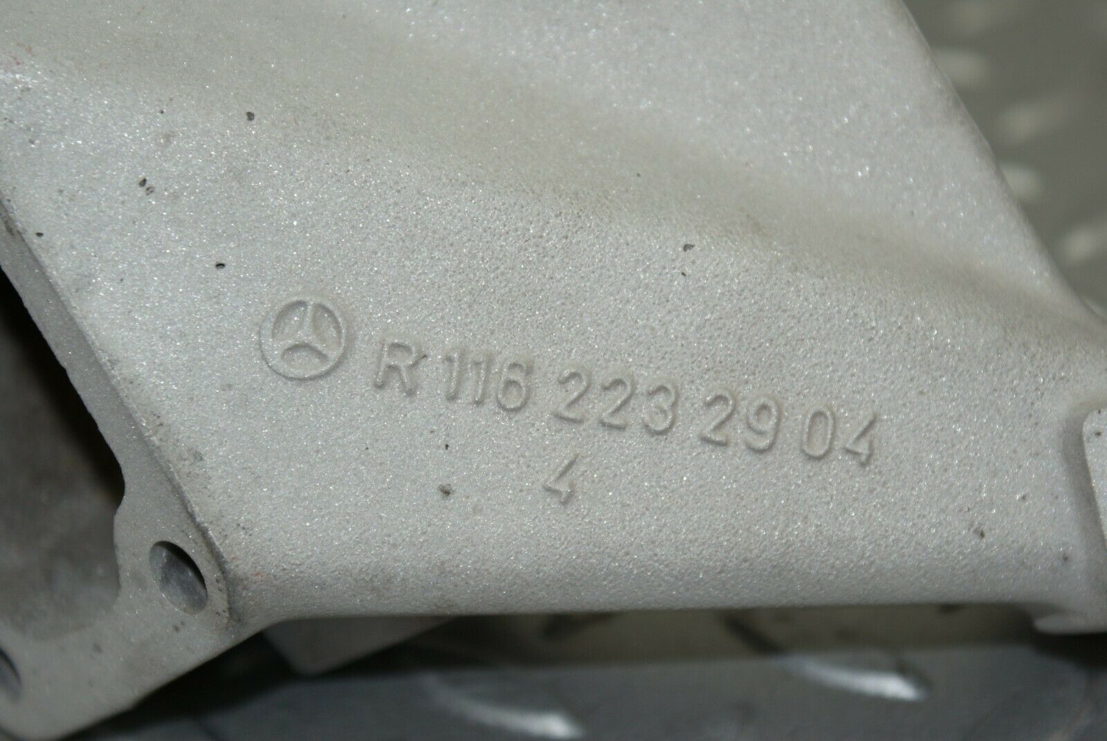 2563 Mercedes-Benz W116 350SE Engine Mount Bracket 1162232904