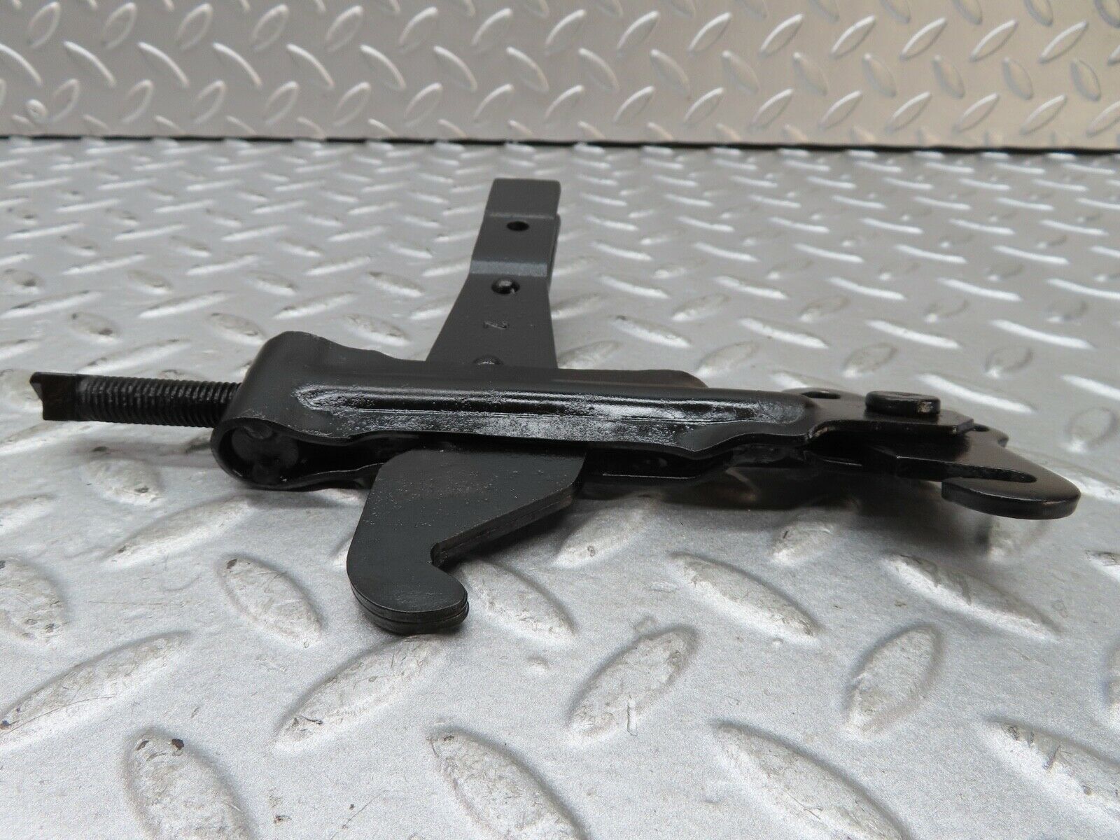 17611 Mercedes-Benz W116 450SEL Handbrake Regulator