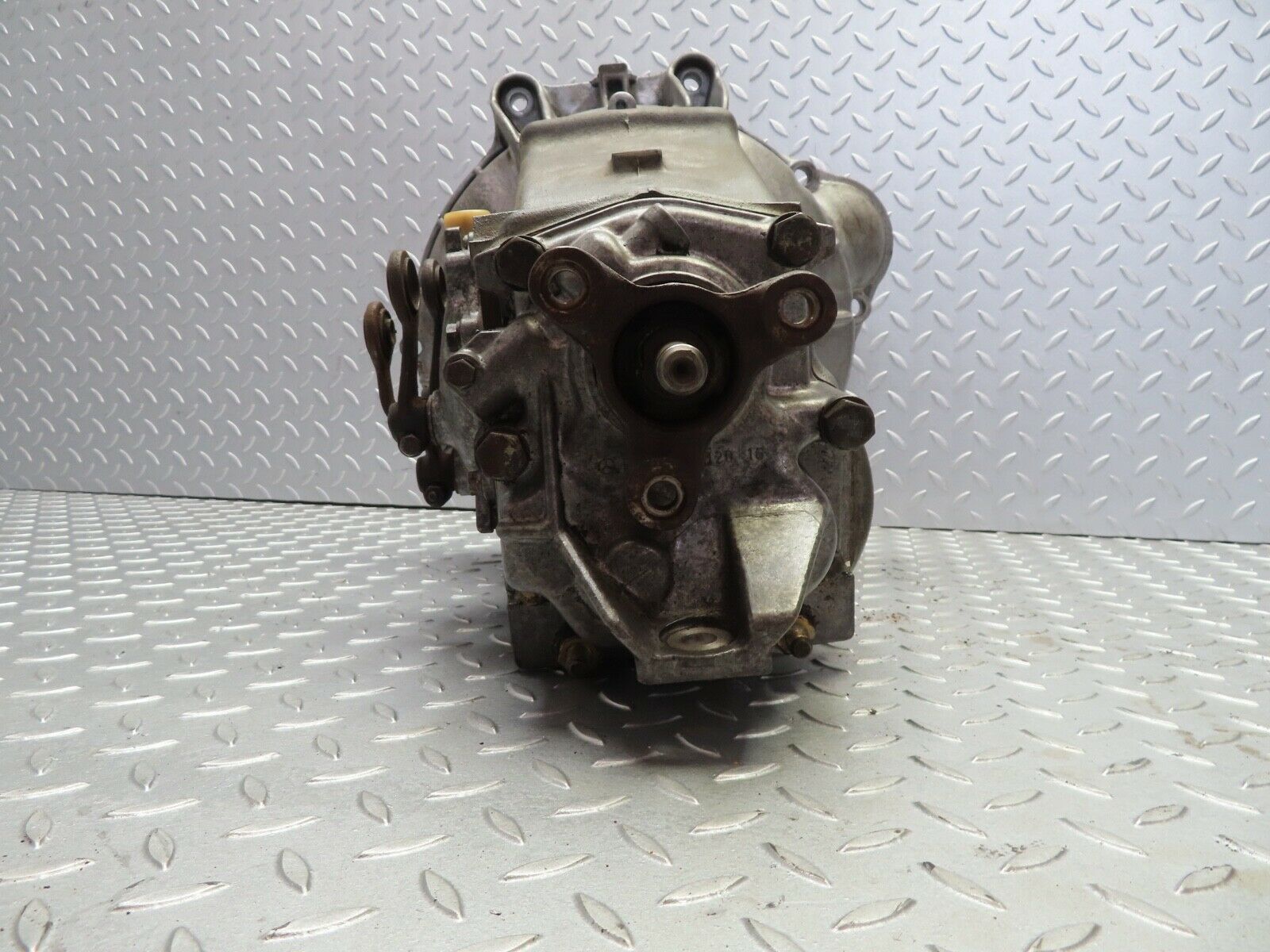 18166 Mercedes-Benz W123 200 Manual Gearbox 4 Speed 1152612501