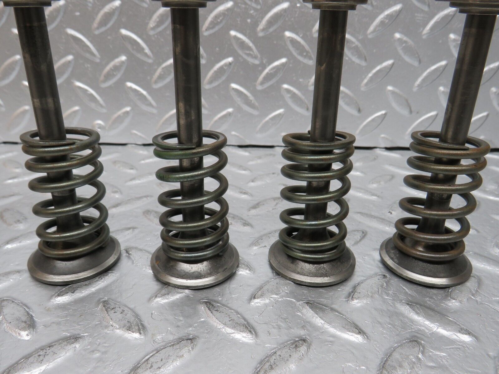 0886 Mercedes-Benz W123 240D Engine Exhaust Valve with Spring