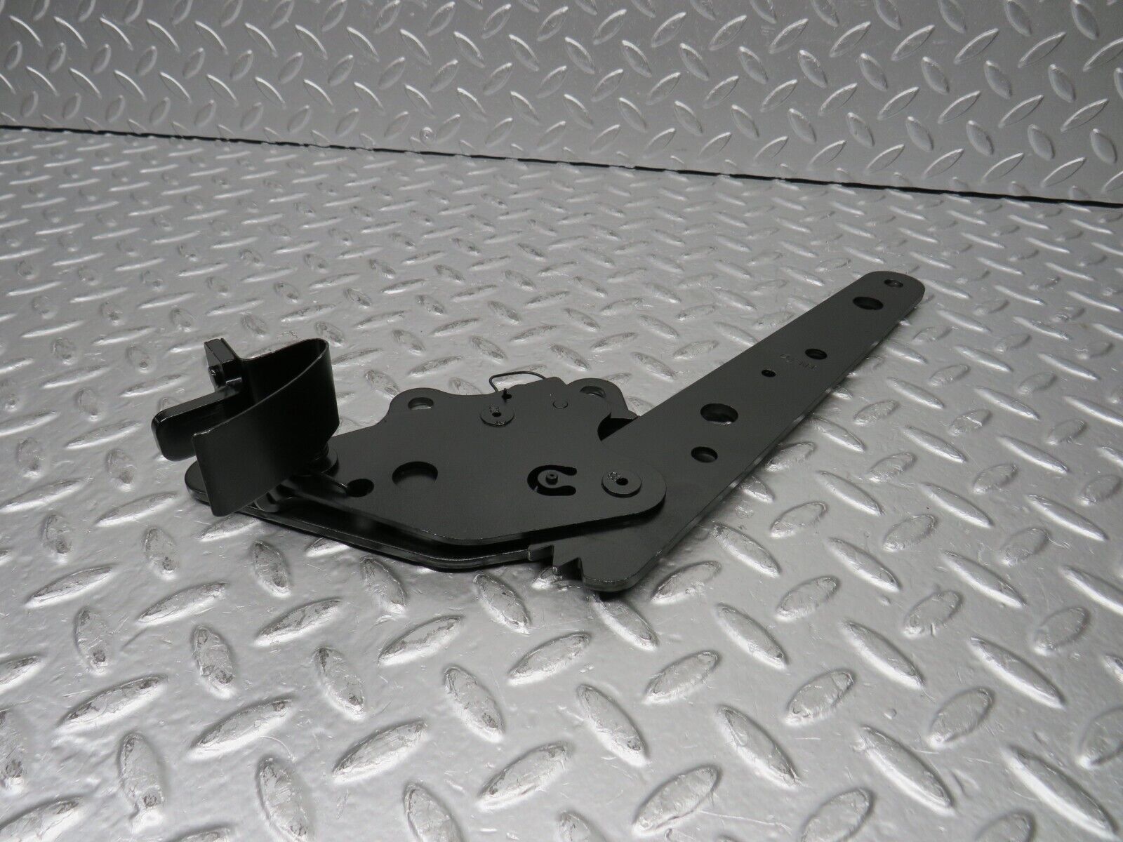 31525 Mercedes-Benz S124 220TE Wagon Rear Seat Hinge Pair