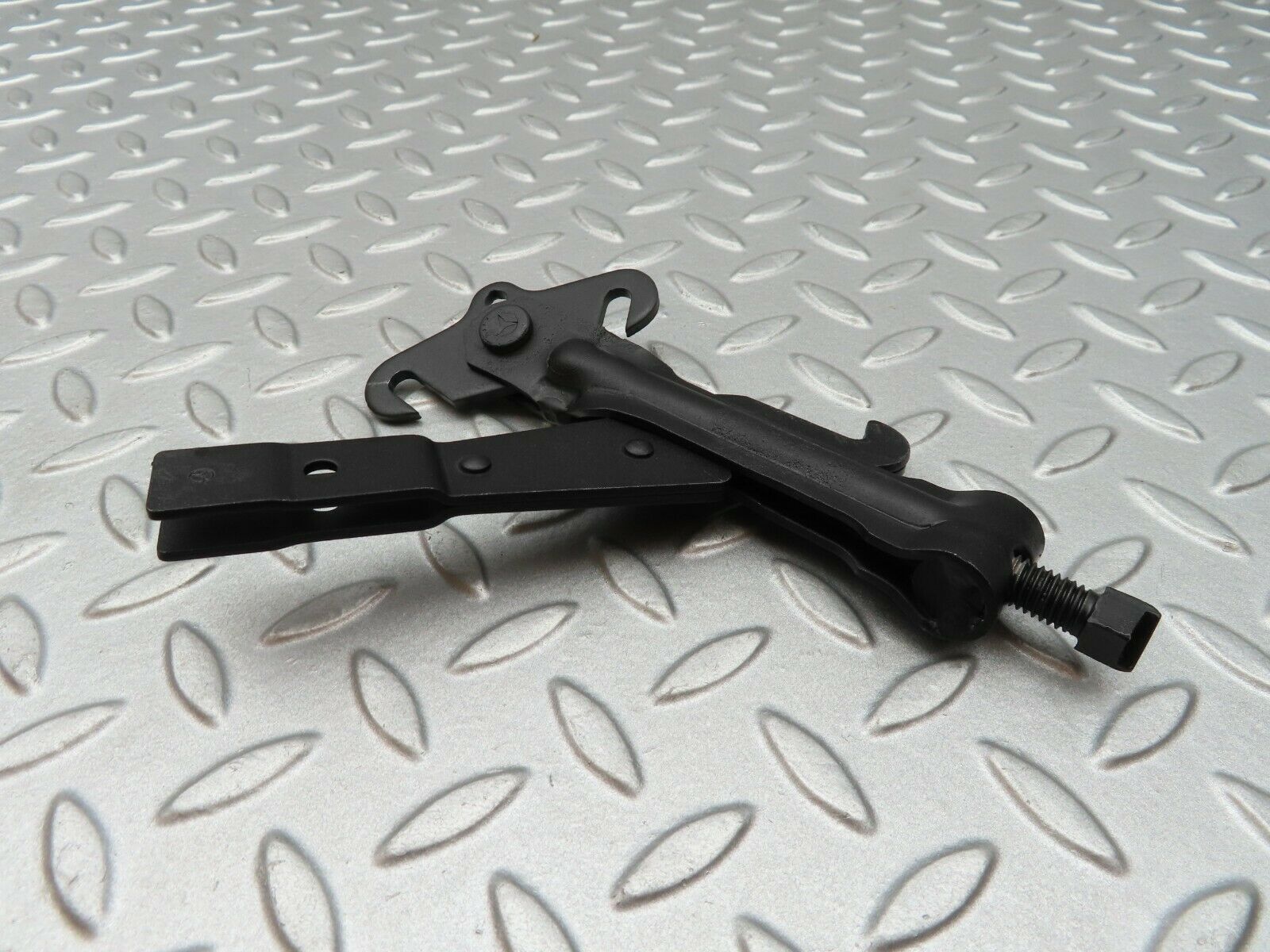 3847 Mercedes-Benz S123 200T Wagon Handbrake Adjusting Handbrake Regulator