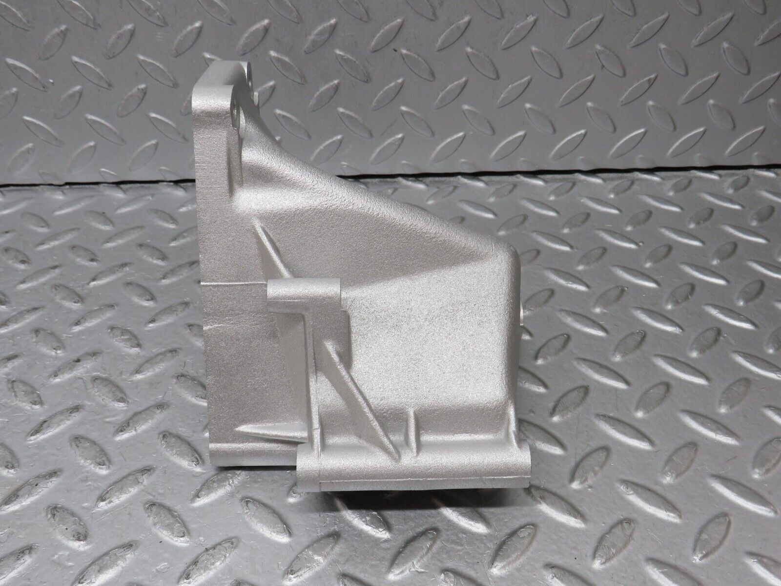 36355 Mercedes-Benz W126 420SE Alternator Generator Bracket 1171550735