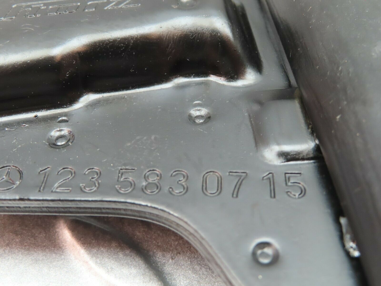 5674 Mercedes-Benz W123 200 Car Jack 1235830715